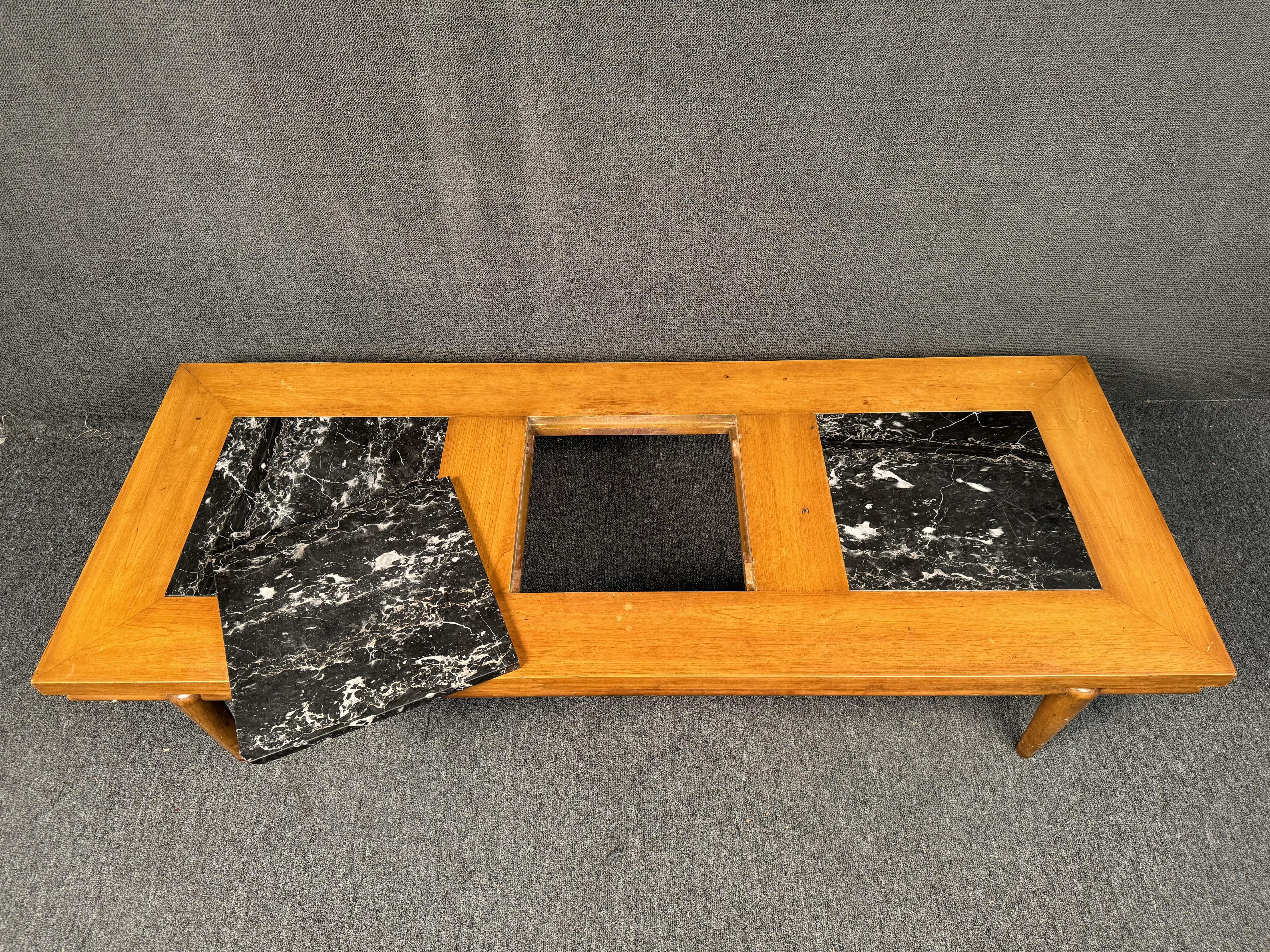 Mesa baja flotante de madera y piedra Widdicomb en venta 12