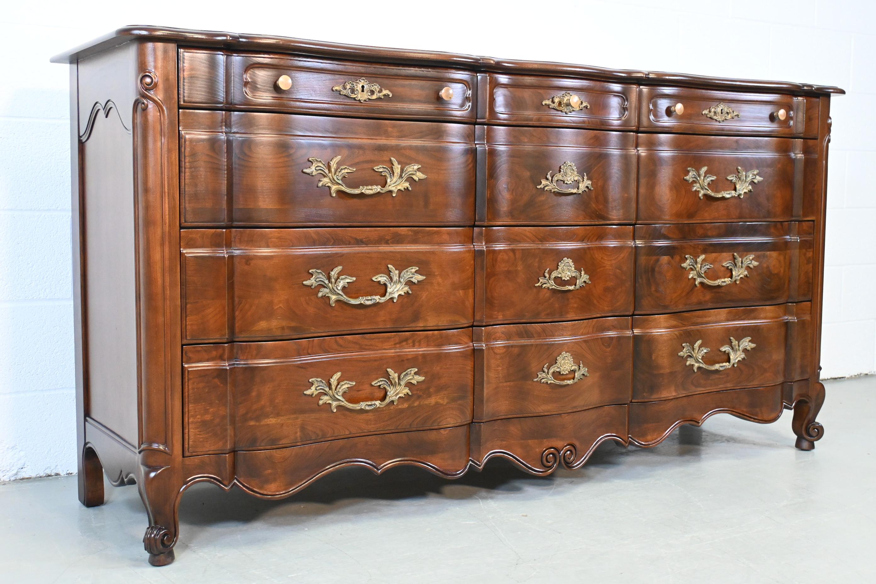 John Widdicomb French Provincial Cherry 12 Drawer Dresser or Credenza

John Widdicomb, USA, 1960s

Measures: 72 Wide x 21.5 Deep x 36.75 High.

Substantial dark cherry 12 drawer french provincial dresser with original brass