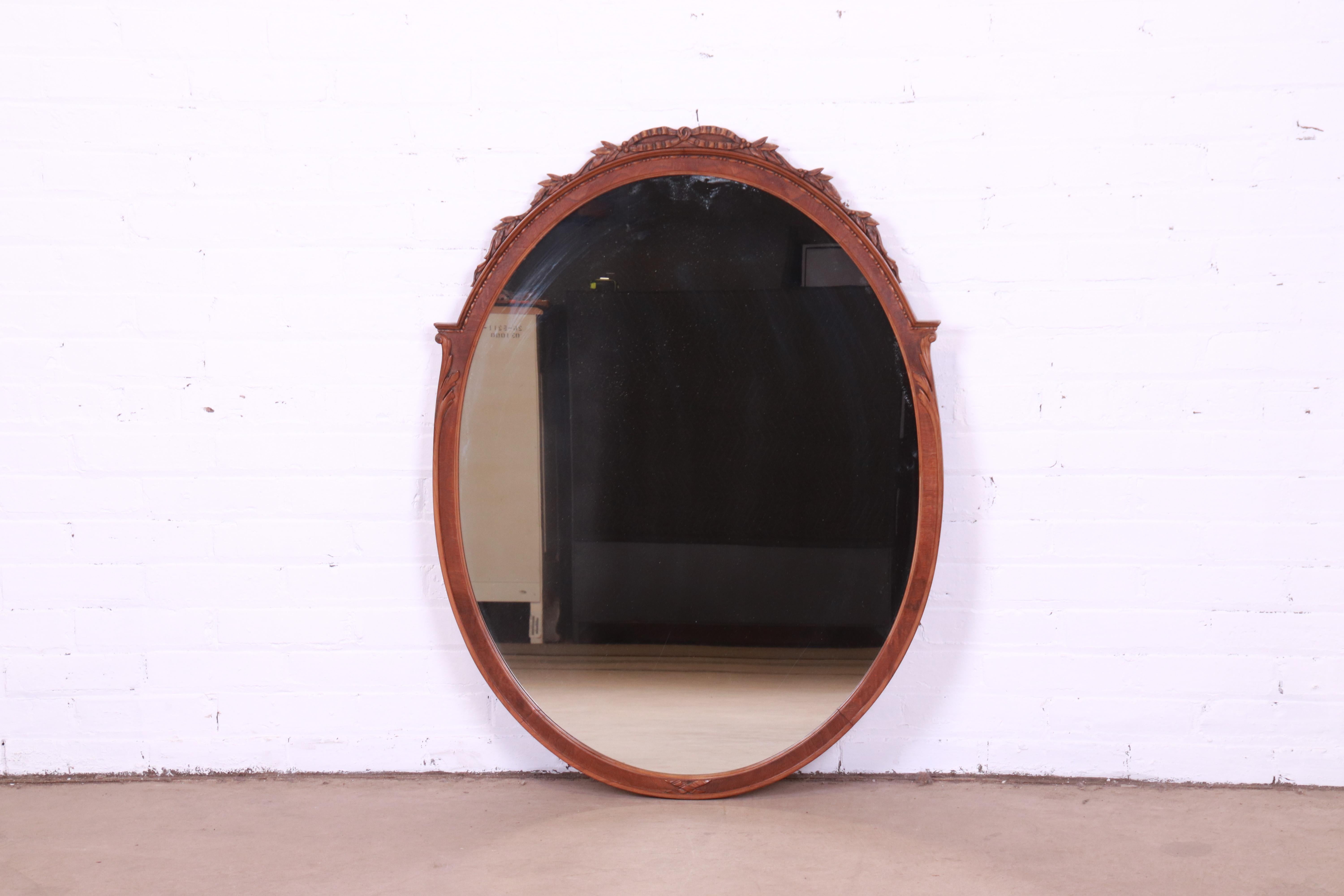 A gorgeous French Regency Louis XVI style carved walnut framed wall mirror

By Widdicomb

USA, Circa 1920s

Measures: 30