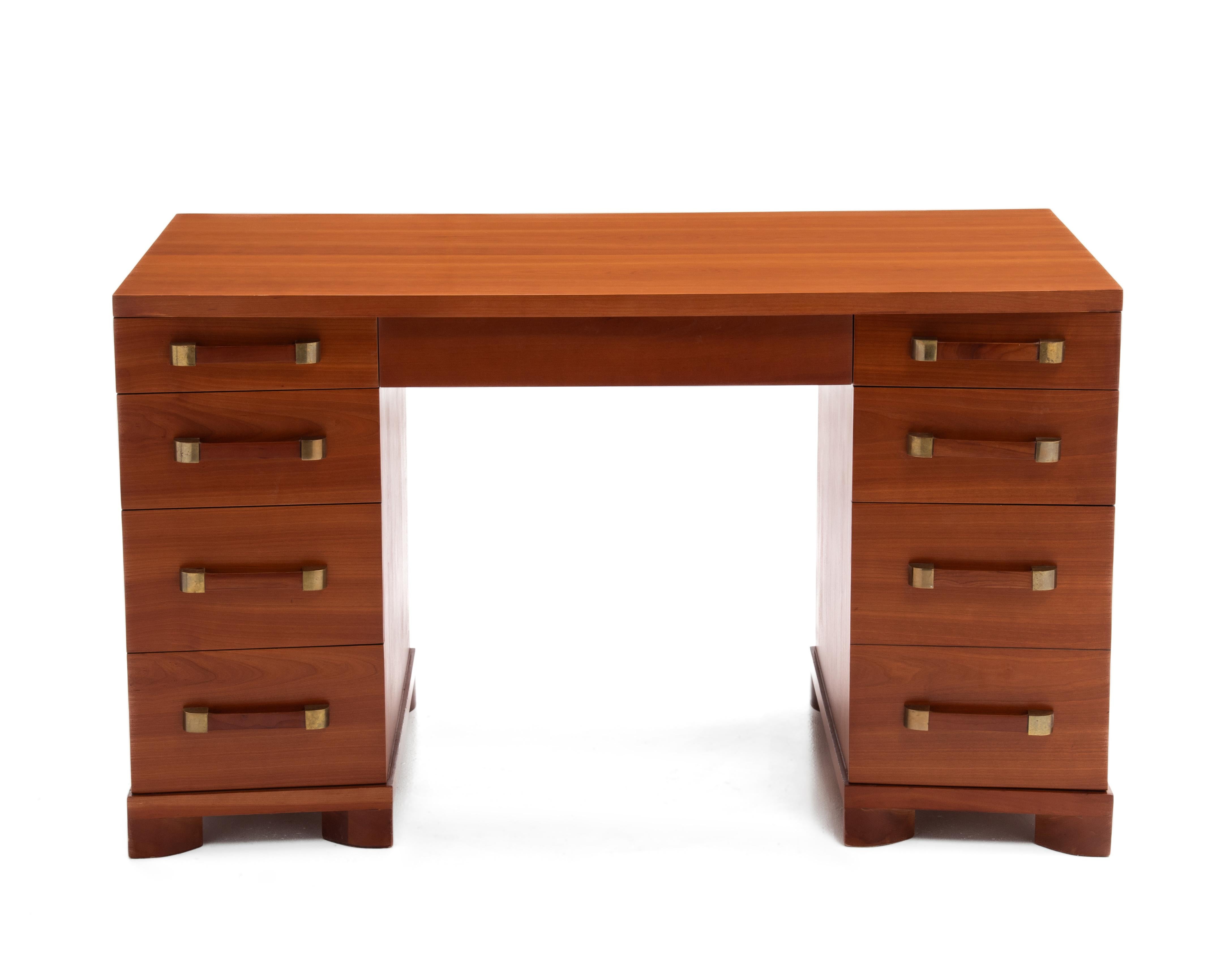 Widdicomb Kneehole Executive Desk Ciliegio Ottone Metà Secolo 1950 in vendita 4