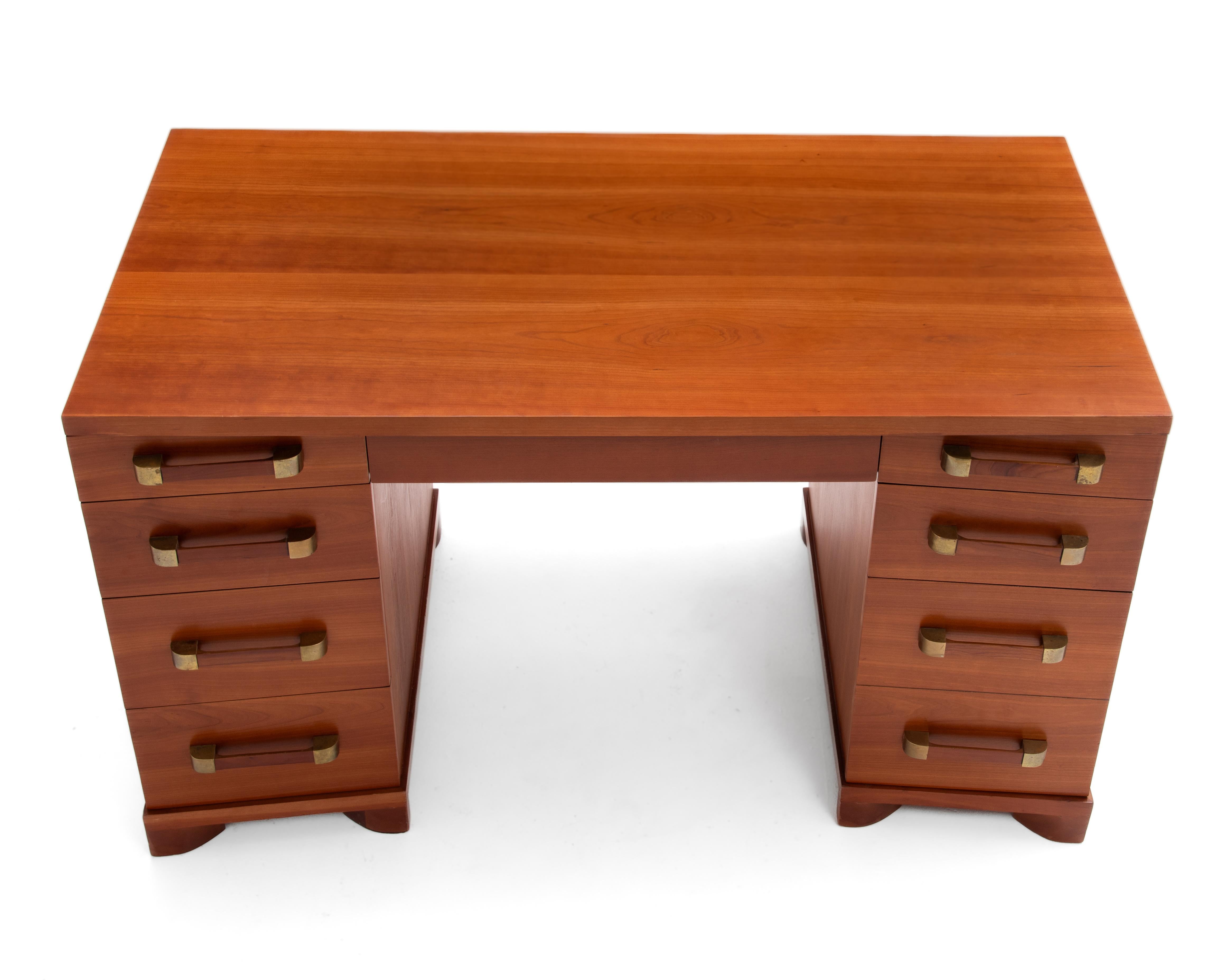 Widdicomb Kneehole Executive Desk Ciliegio Ottone Metà Secolo 1950 in vendita 6