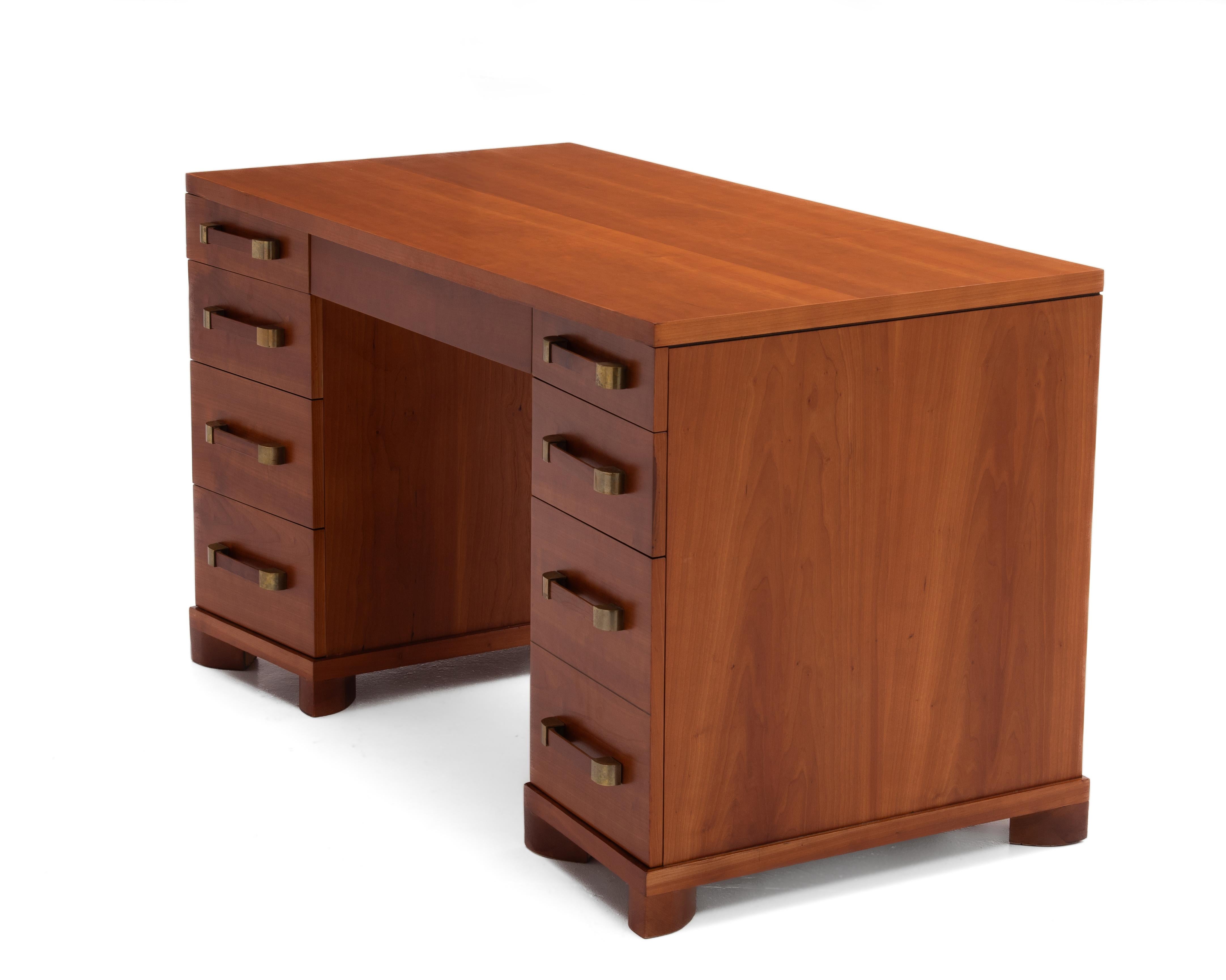 Americano Widdicomb Kneehole Executive Desk Ciliegio Ottone Metà Secolo 1950 in vendita