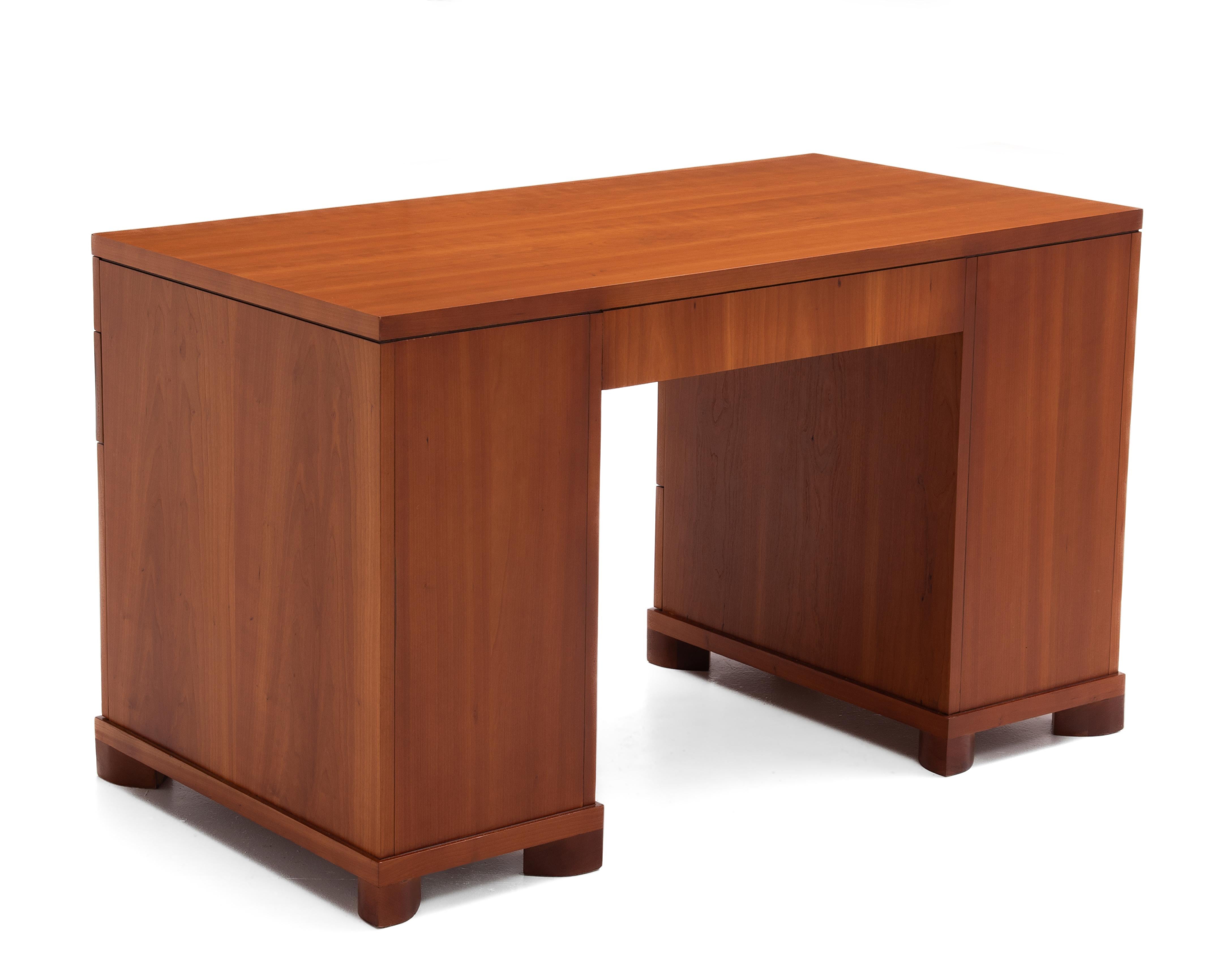 Metà XX secolo Widdicomb Kneehole Executive Desk Ciliegio Ottone Metà Secolo 1950 in vendita
