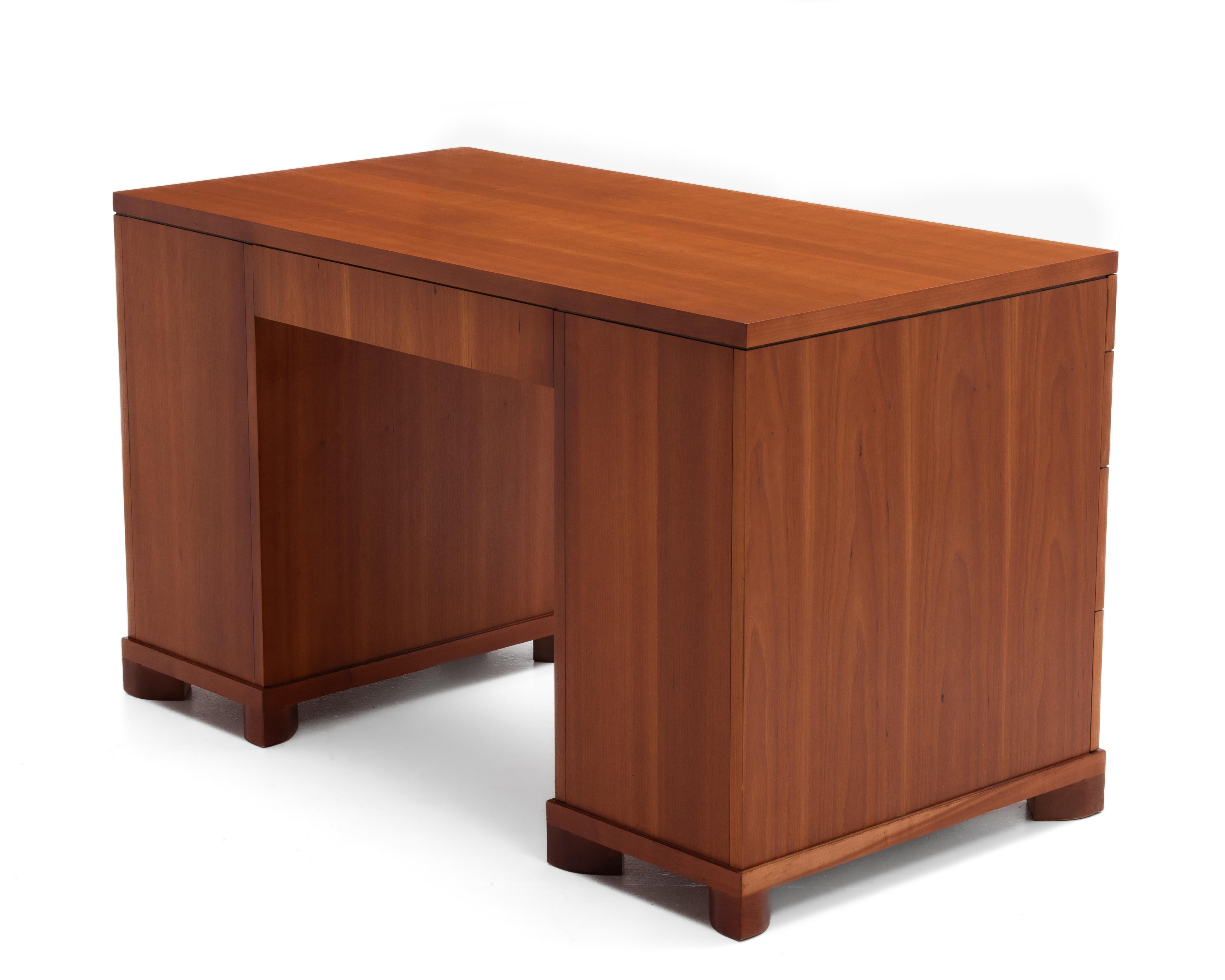 Widdicomb Kneehole Executive Desk Ciliegio Ottone Metà Secolo 1950 in vendita 2