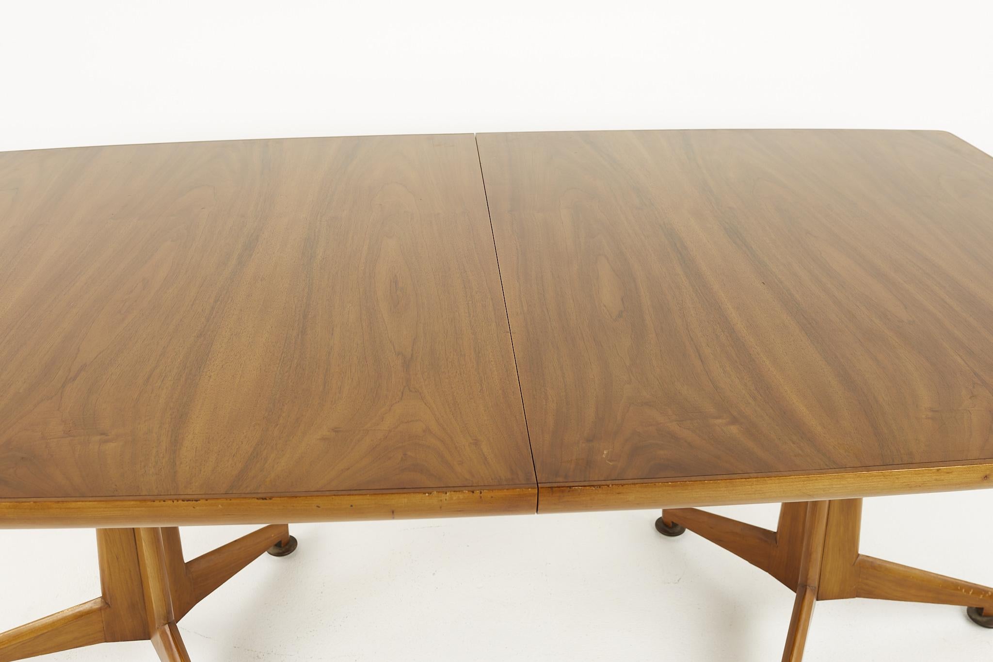 Widdicomb Mid Century Dining Table In Good Condition In Countryside, IL