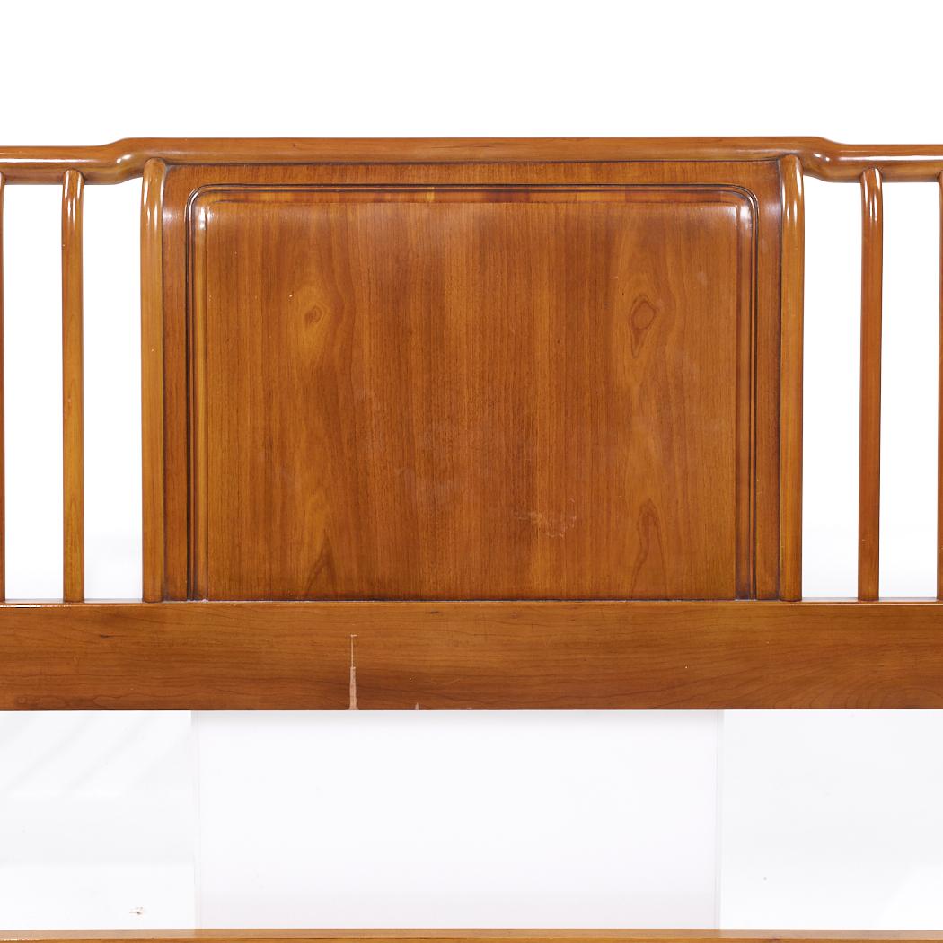 Widdicomb Mid Century King Walnut Headboard In Good Condition For Sale In Countryside, IL