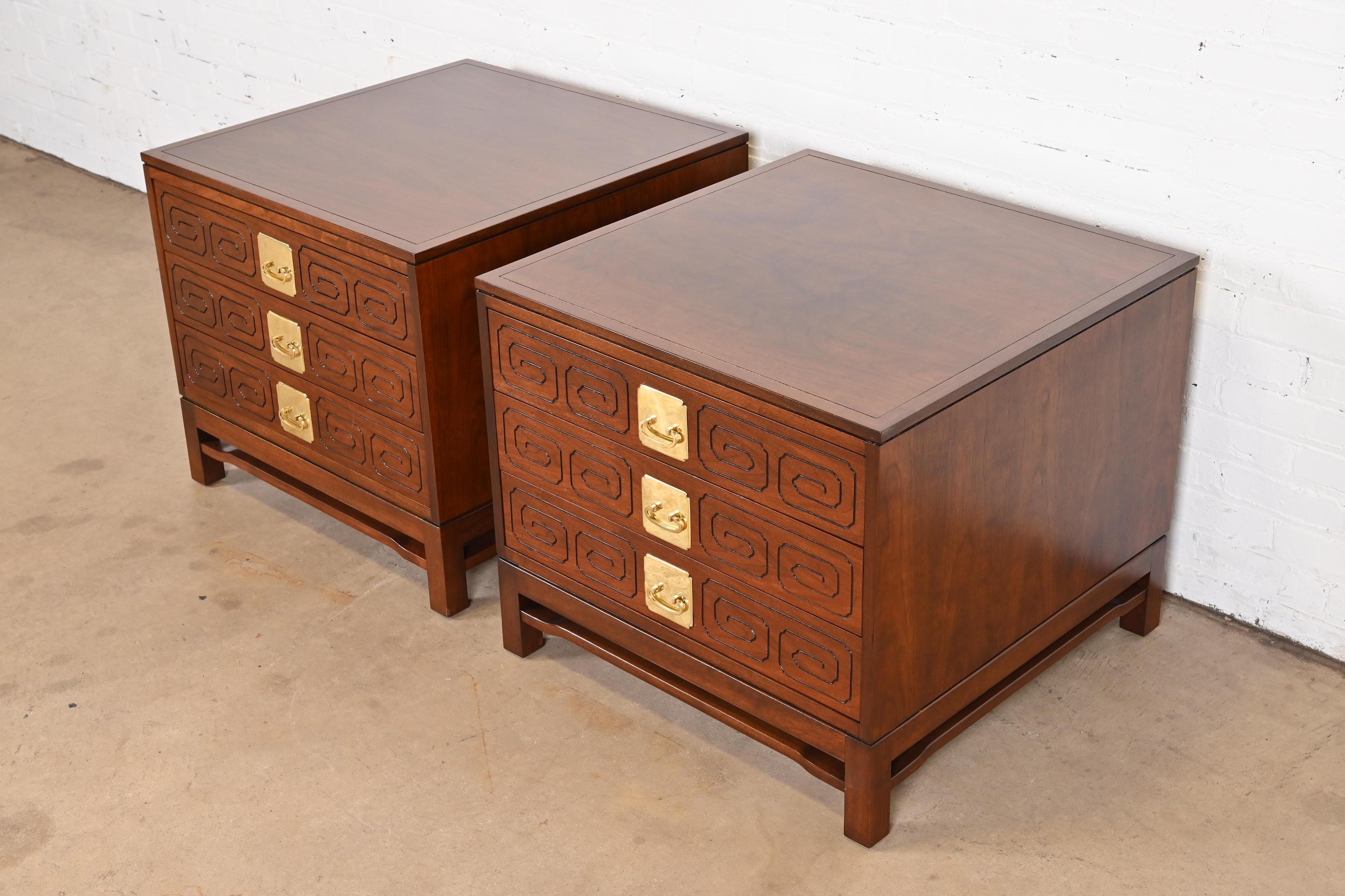 Widdicomb Mid-Century Modern Hollywood Regency Walnut Bedside Chests, Refinished In Good Condition For Sale In South Bend, IN