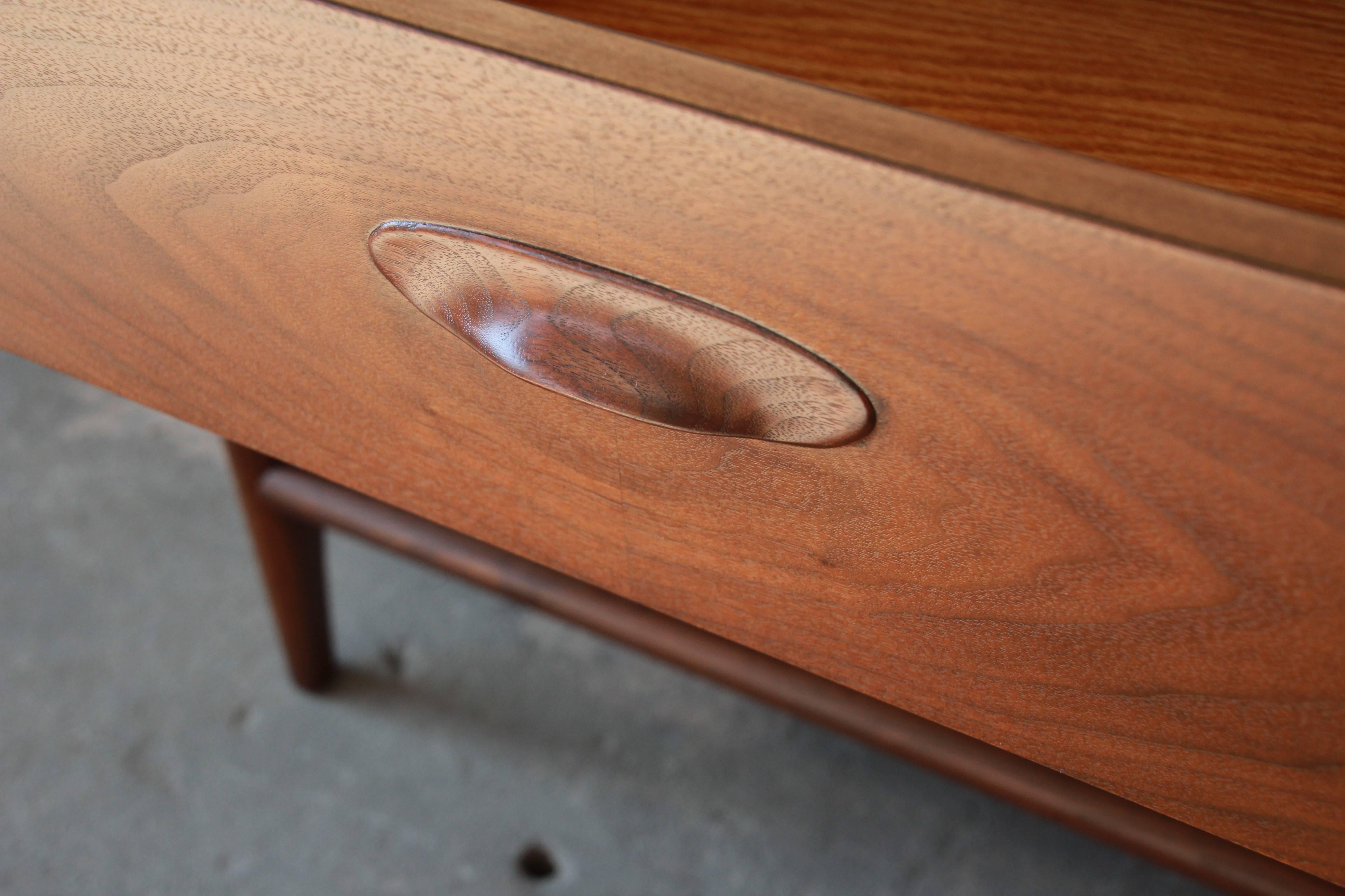 Widdicomb Mid-Century Modern Walnut Six-Drawer Dresser or Credenza 4