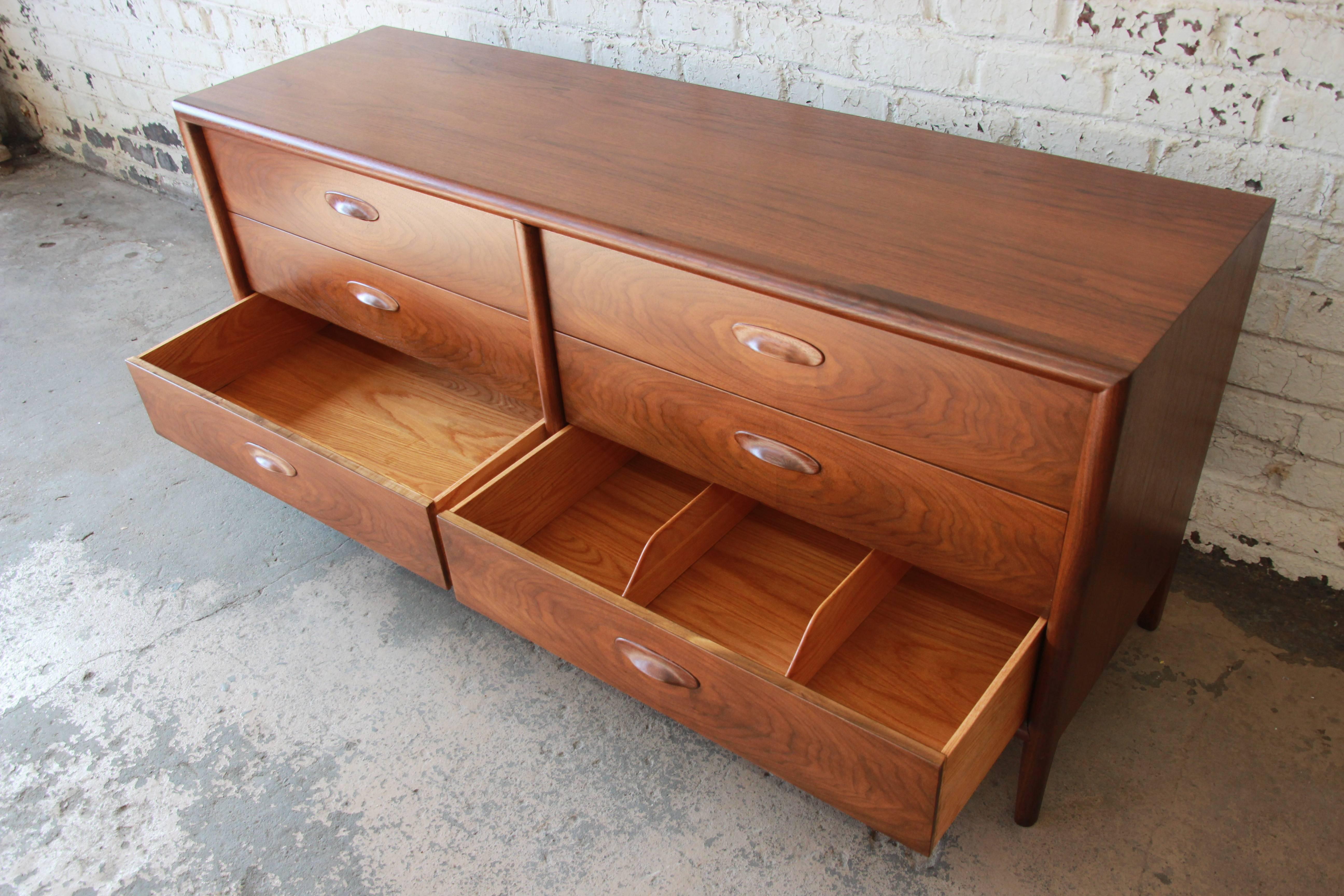 Widdicomb Mid-Century Modern Walnut Six-Drawer Dresser or Credenza 5