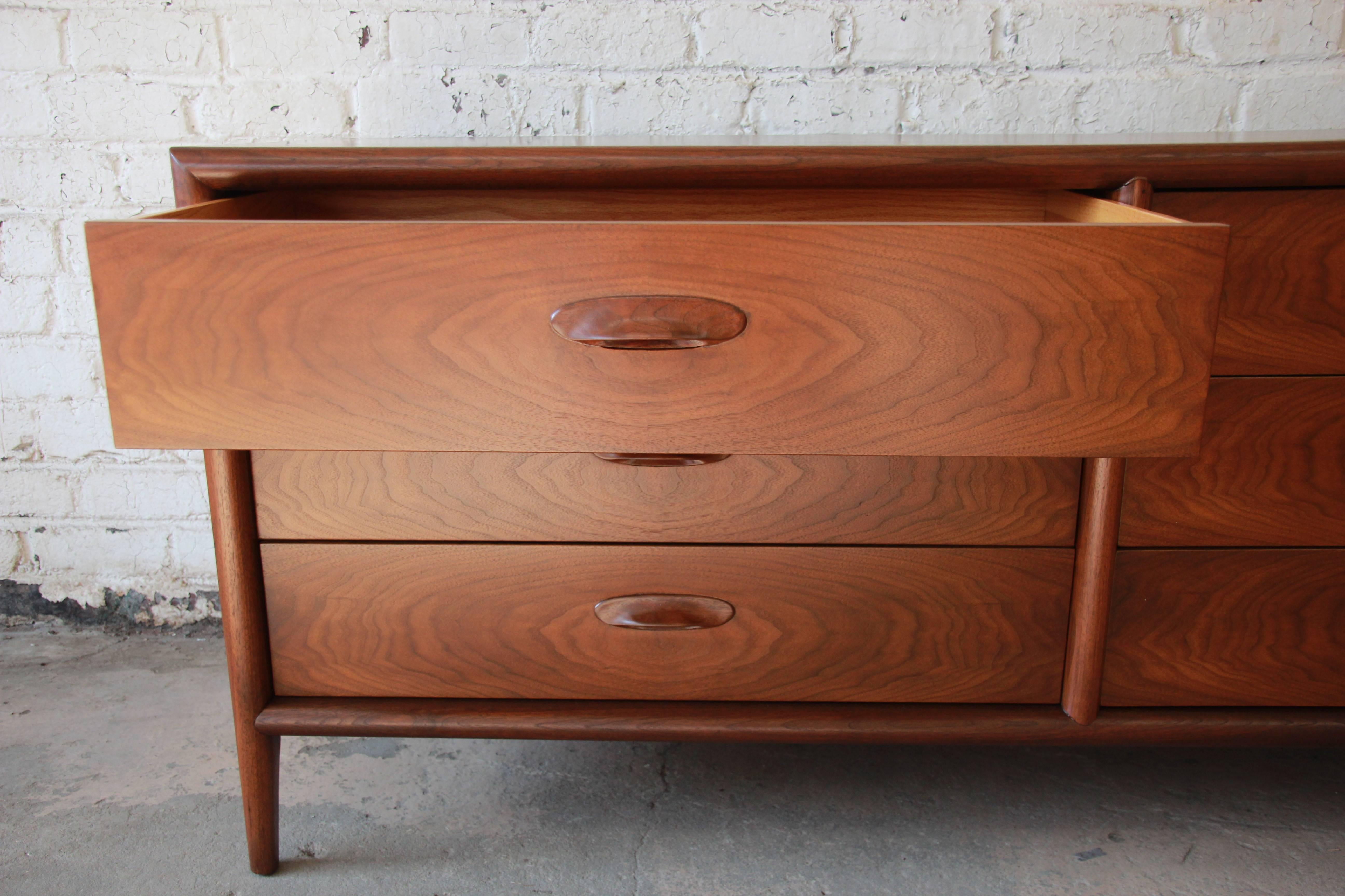 Widdicomb Mid-Century Modern Walnut Six-Drawer Dresser or Credenza 3