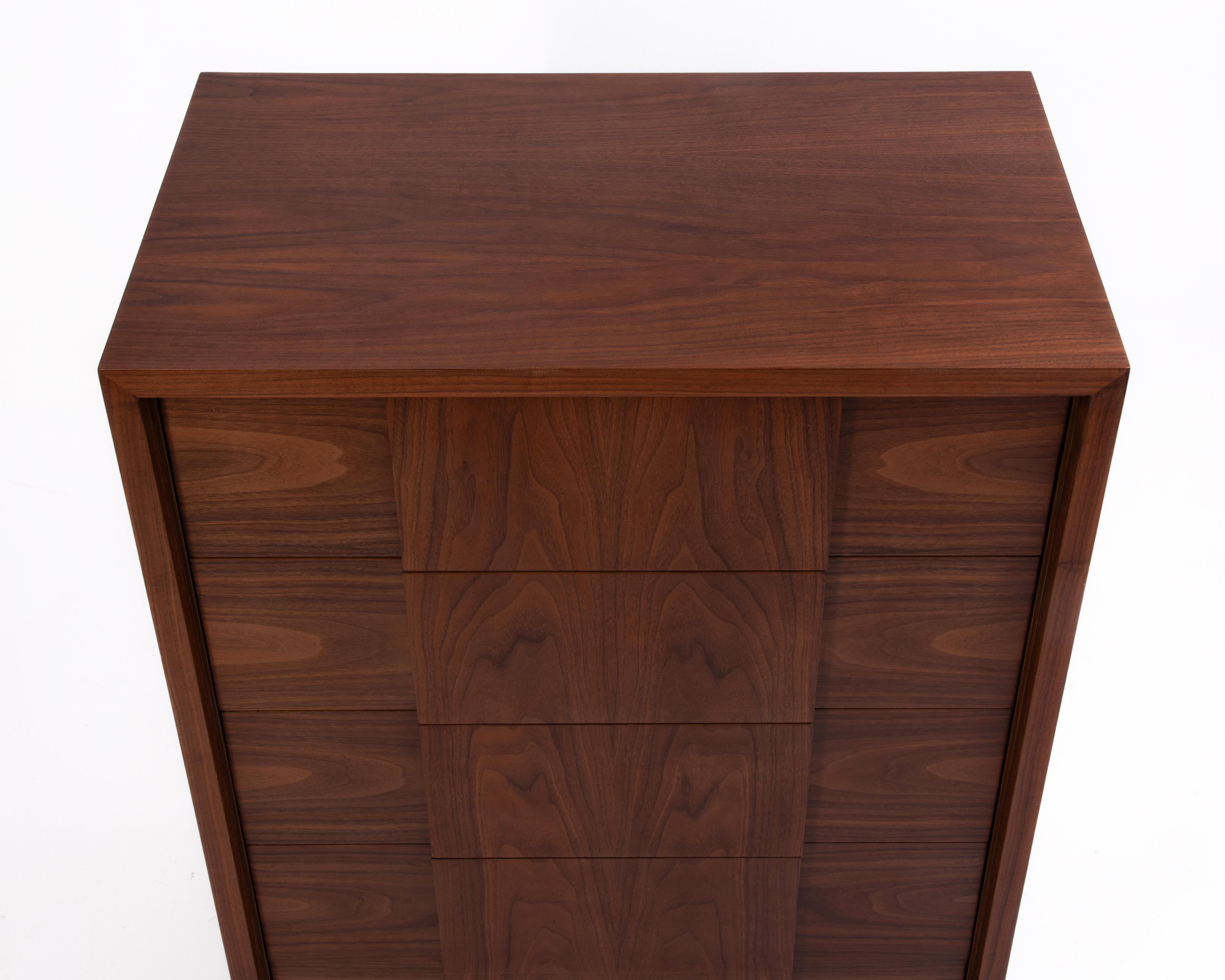 Widdicomb, cassettiera a cinque cassetti in legno di noce del Medioevo, restaurata in vendita 5