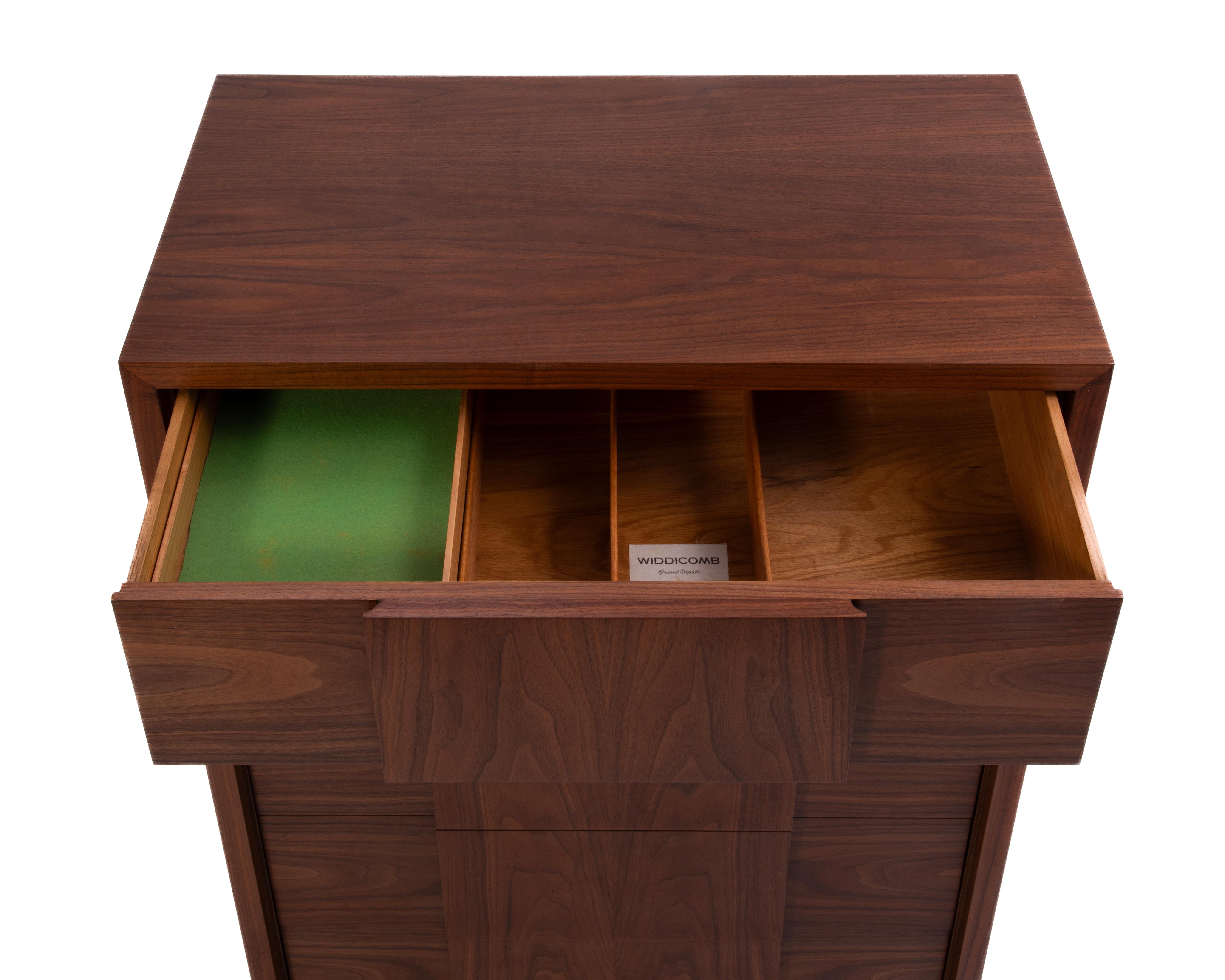 Widdicomb, cassettiera a cinque cassetti in legno di noce del Medioevo, restaurata in vendita 6