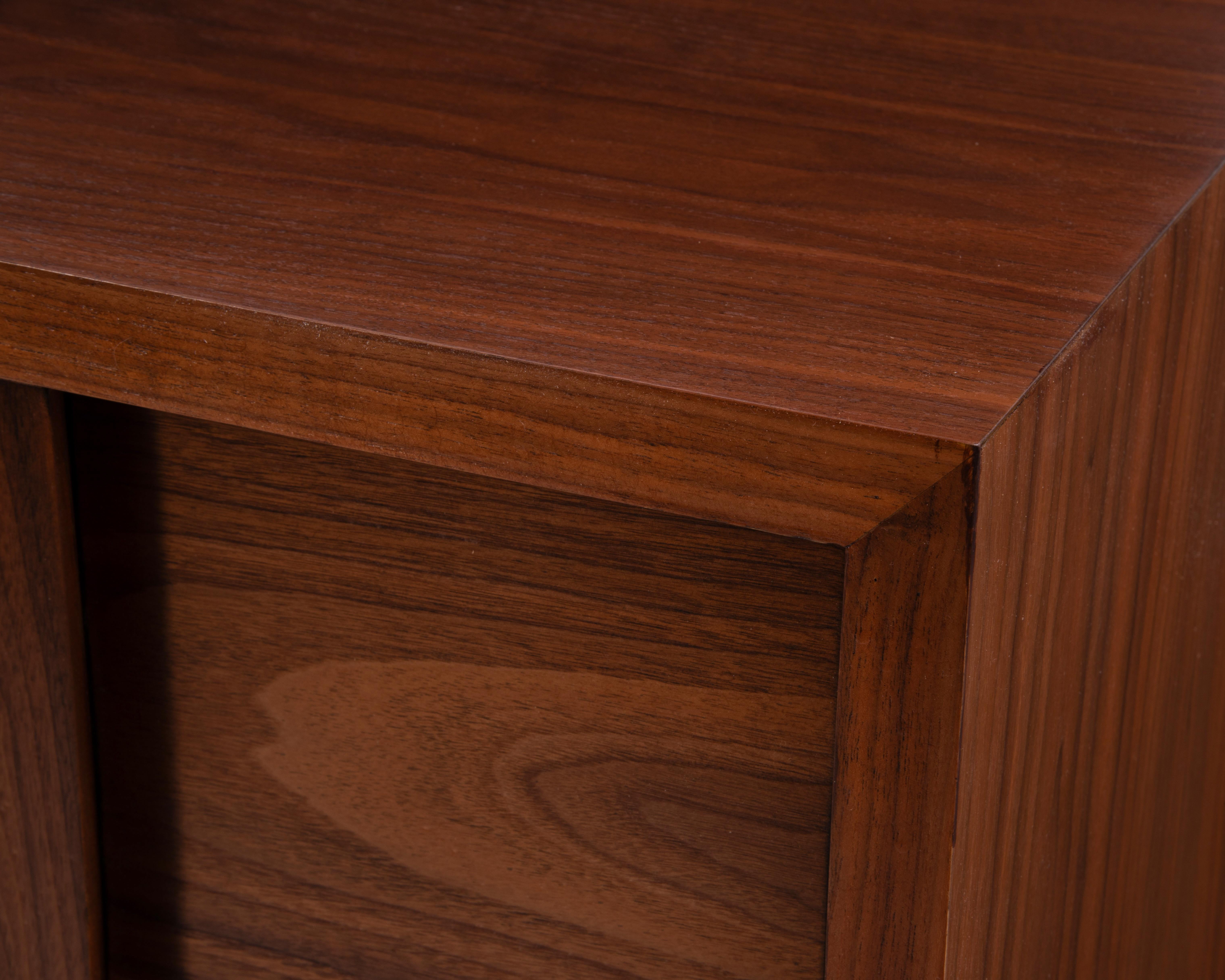 Widdicomb, cassettiera a cinque cassetti in legno di noce del Medioevo, restaurata in vendita 8
