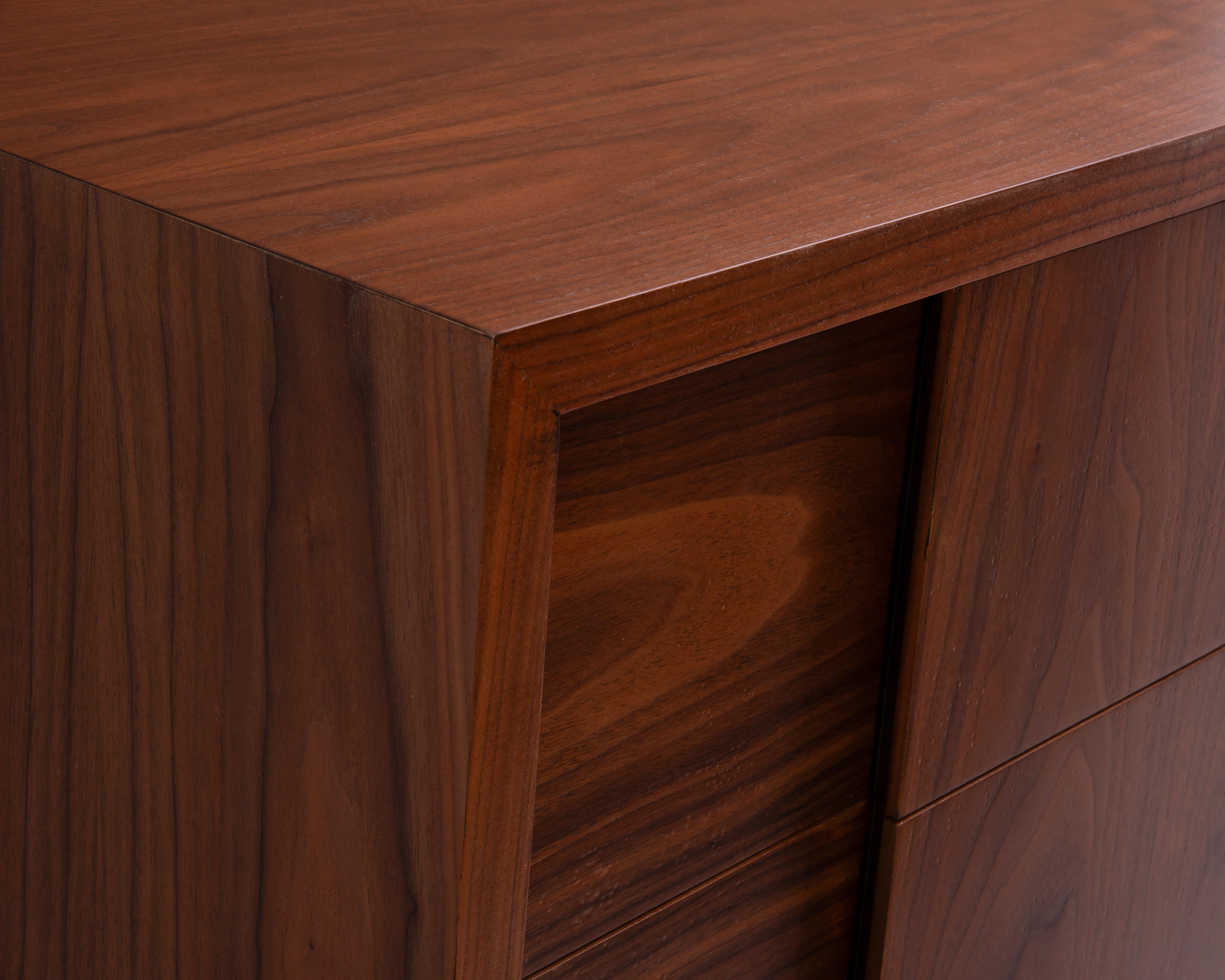 Widdicomb, cassettiera a cinque cassetti in legno di noce del Medioevo, restaurata in vendita 9