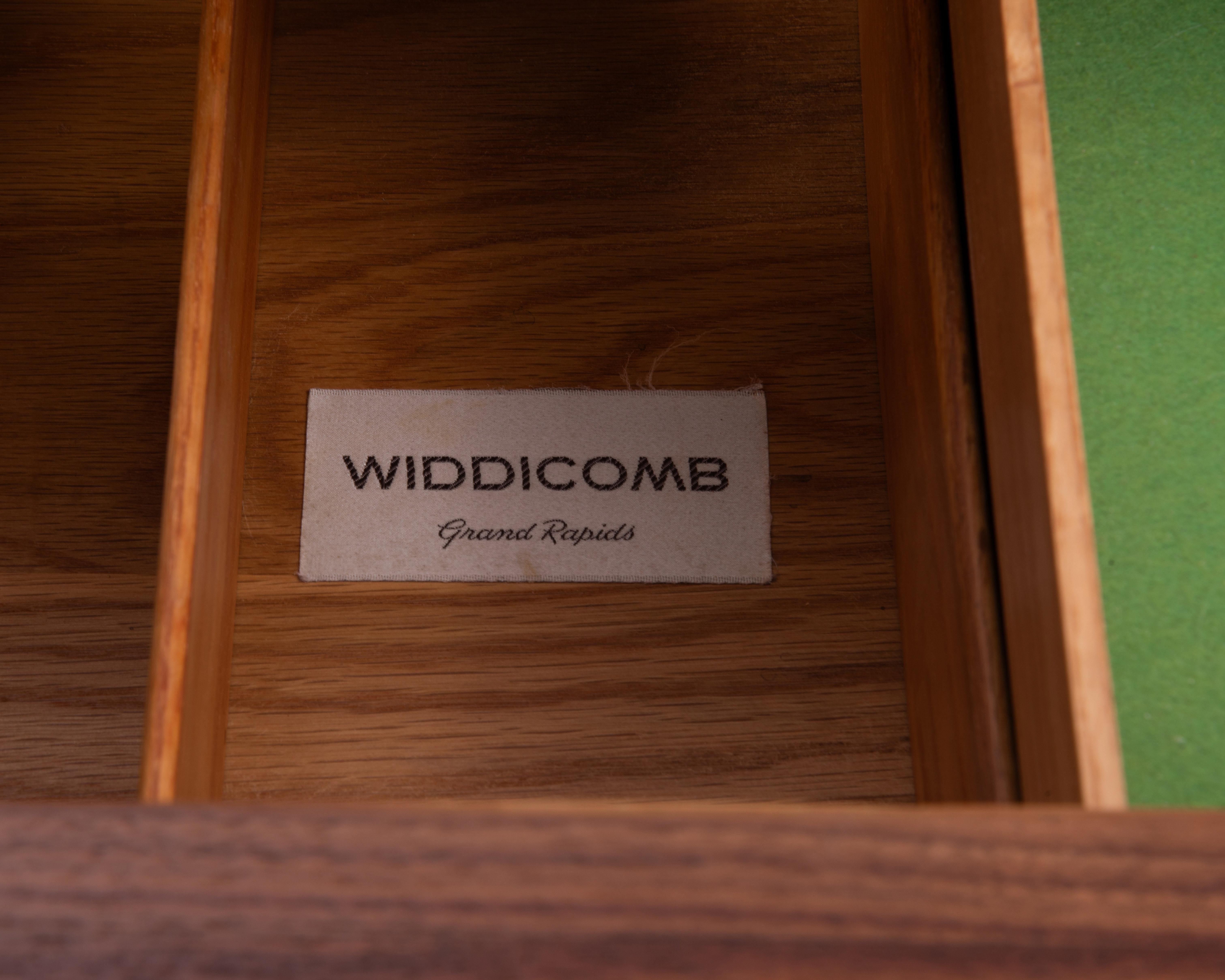 Widdicomb, cassettiera a cinque cassetti in legno di noce del Medioevo, restaurata in vendita 10