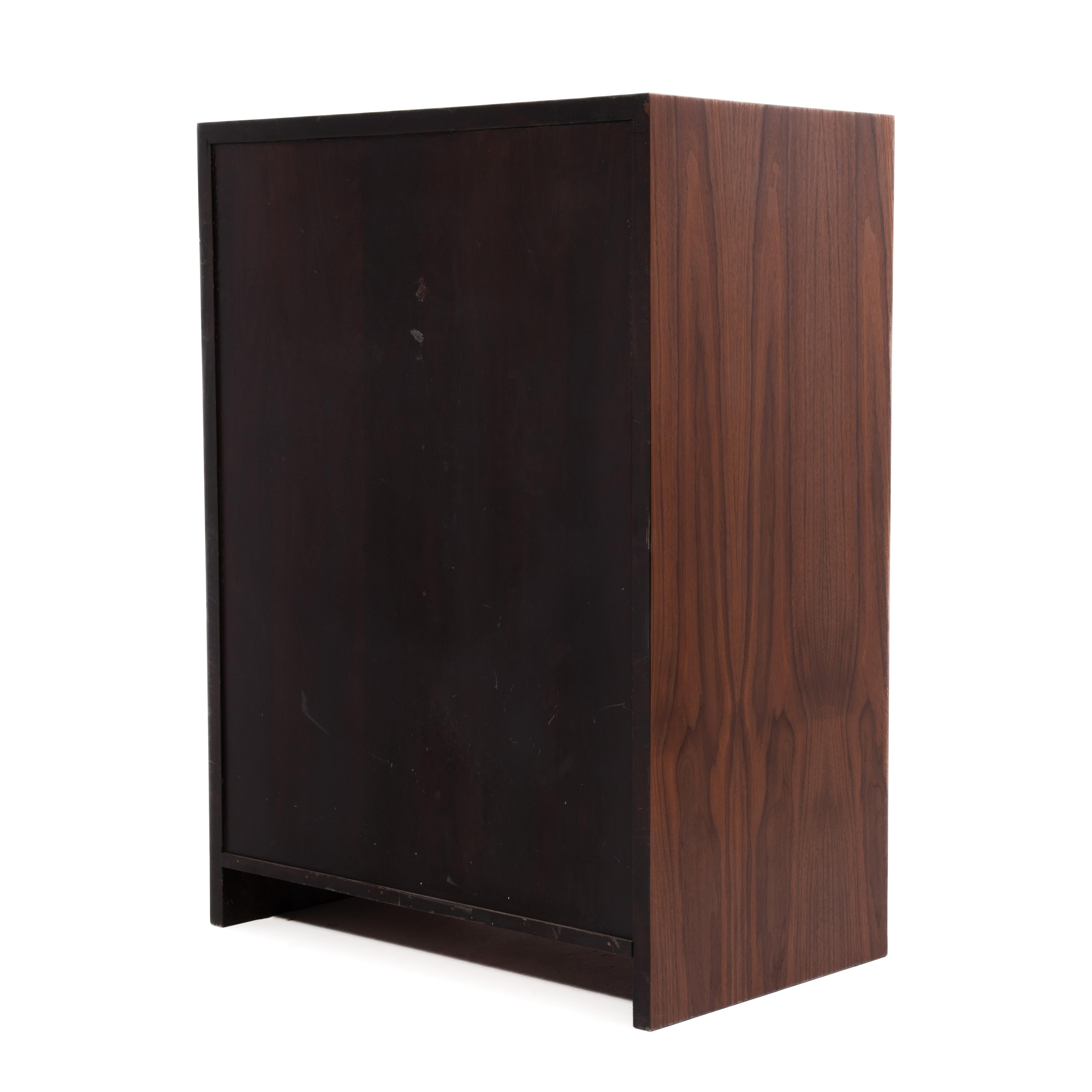 Widdicomb, cassettiera a cinque cassetti in legno di noce del Medioevo, restaurata in vendita 1