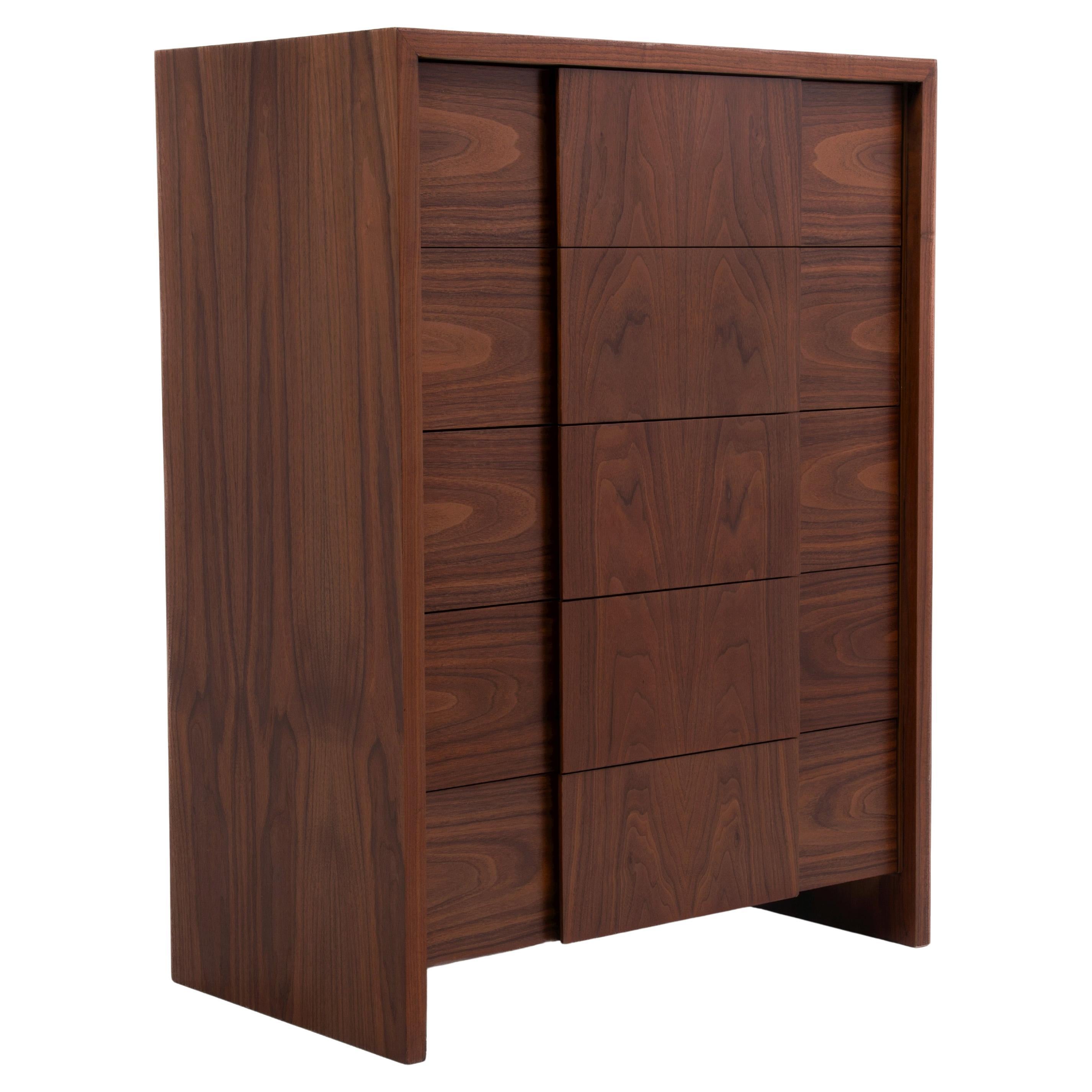 Widdicomb, cassettiera a cinque cassetti in legno di noce del Medioevo, restaurata in vendita