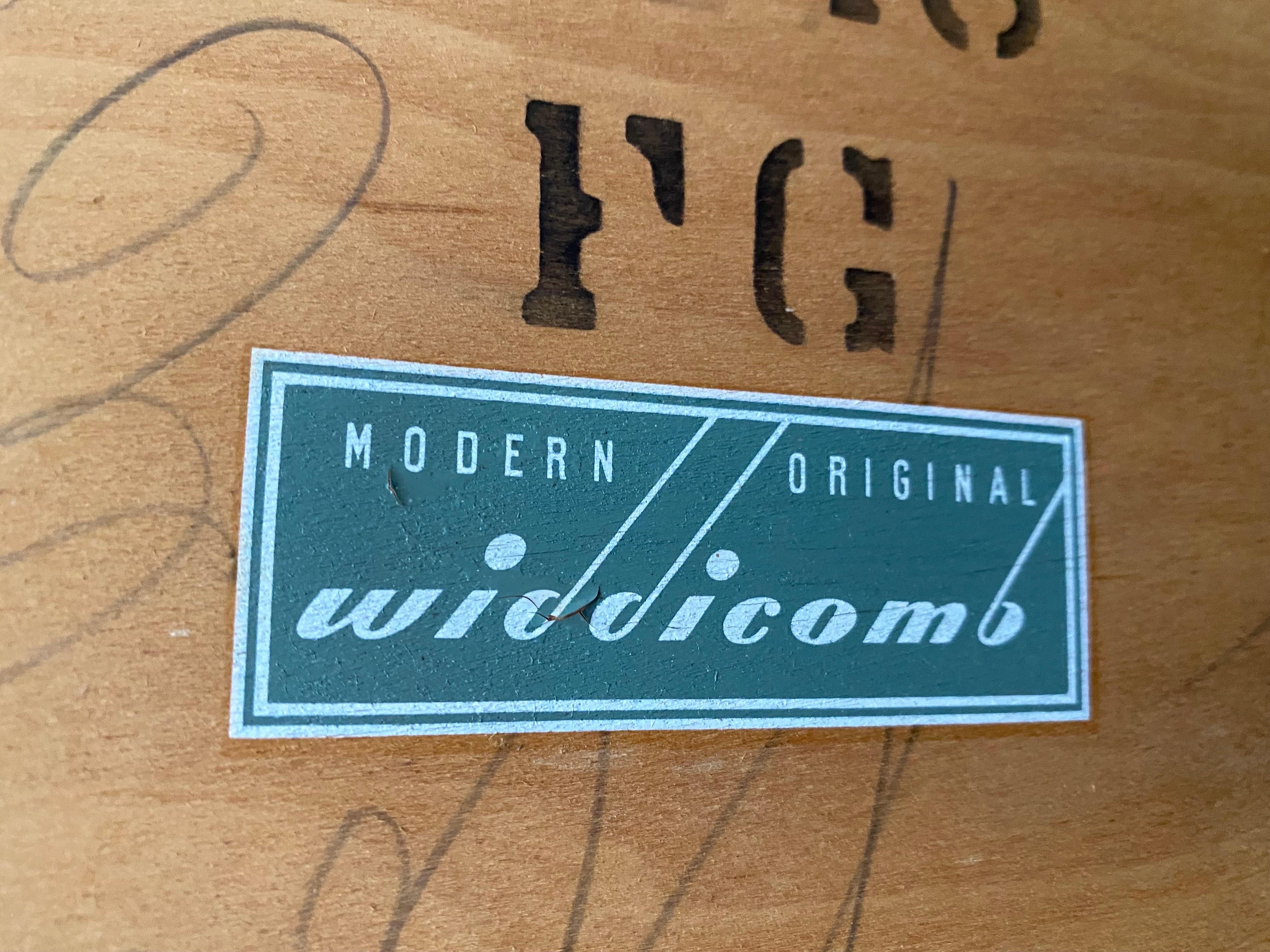 Moderner 2-türiger Schrank von Widdicomb im Angebot 5