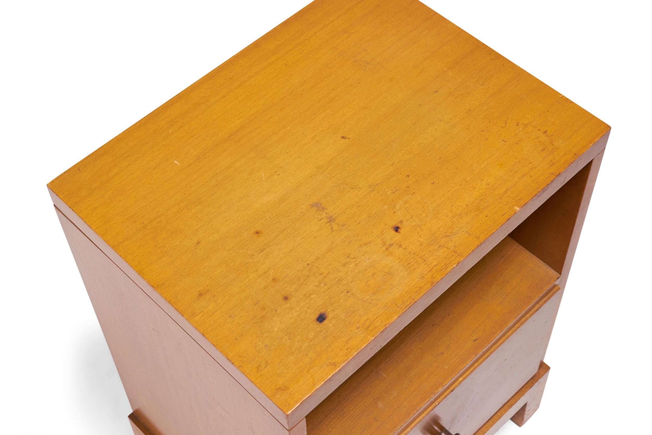 Widdicomb Modern American Mid-Century Walnut Single Drawer Nightstand For Sale 5