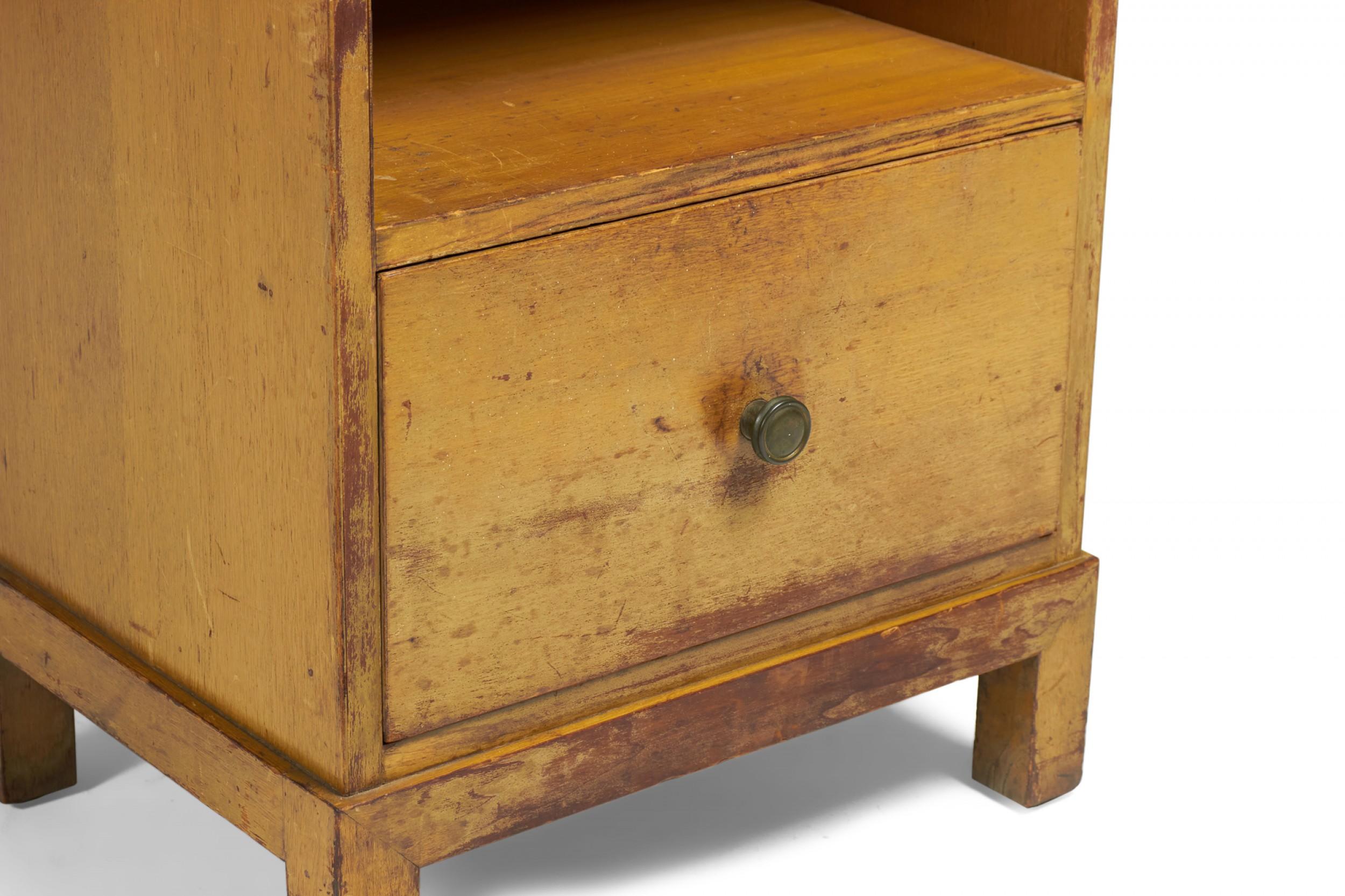 Widdicomb Modern American Mid-Century Walnut Single Drawer Nightstand For Sale 6
