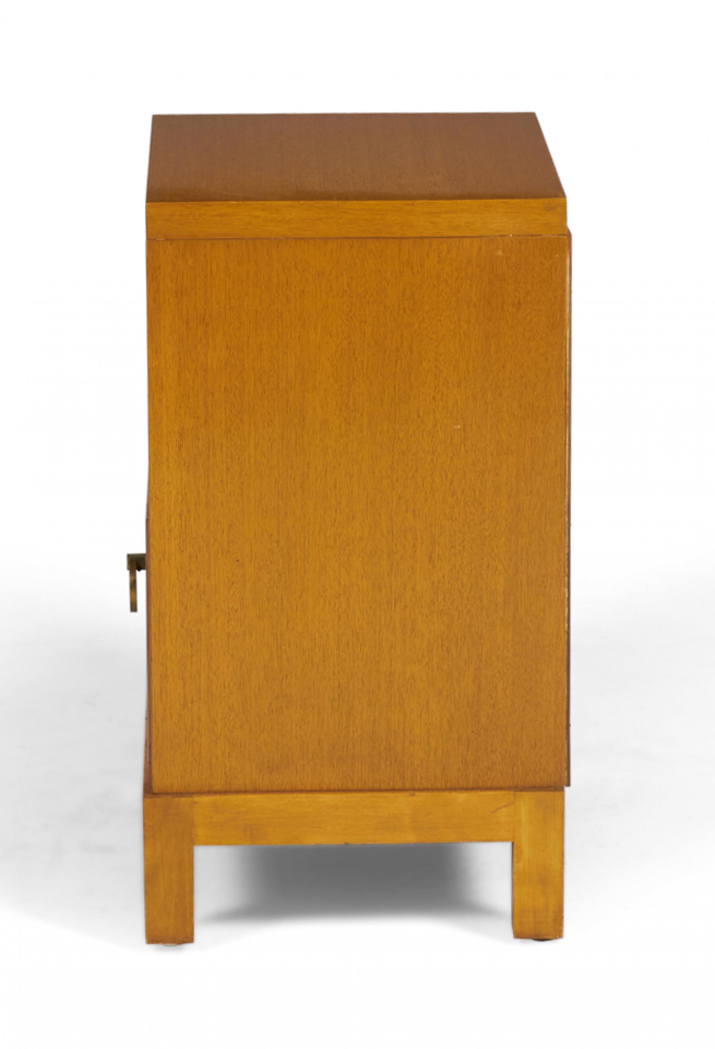 Mid-Century Modern Table de nuit américaine moderne Widdicomb en noyer du milieu du siècle dernier à un tiroir en vente