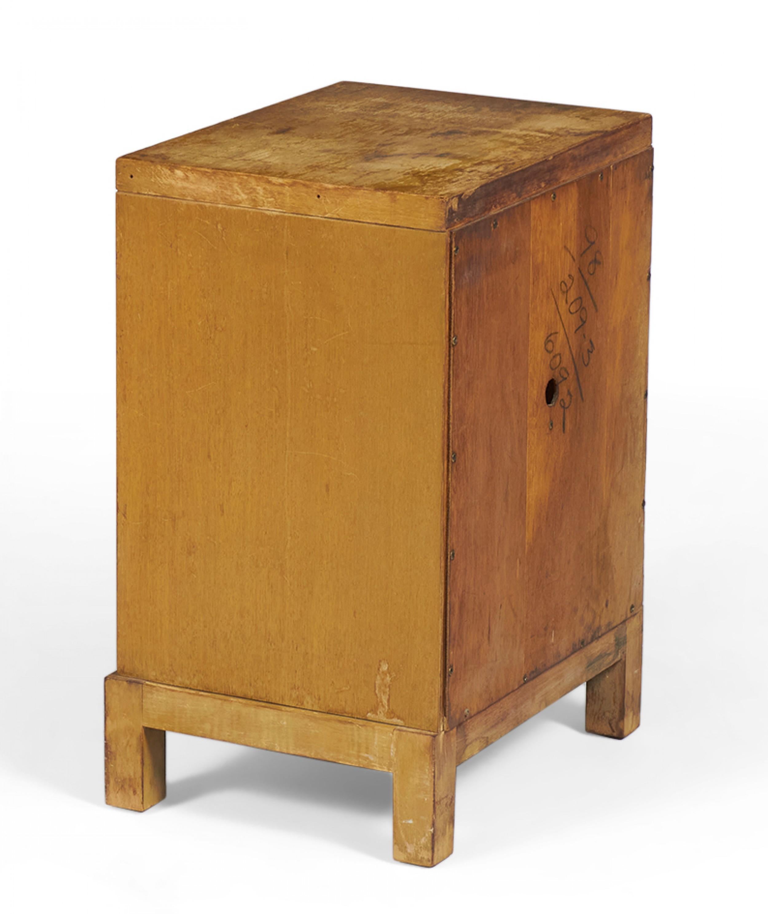 Widdicomb Modern American Mid-Century Walnut Single Drawer Nightstand In Good Condition For Sale In New York, NY