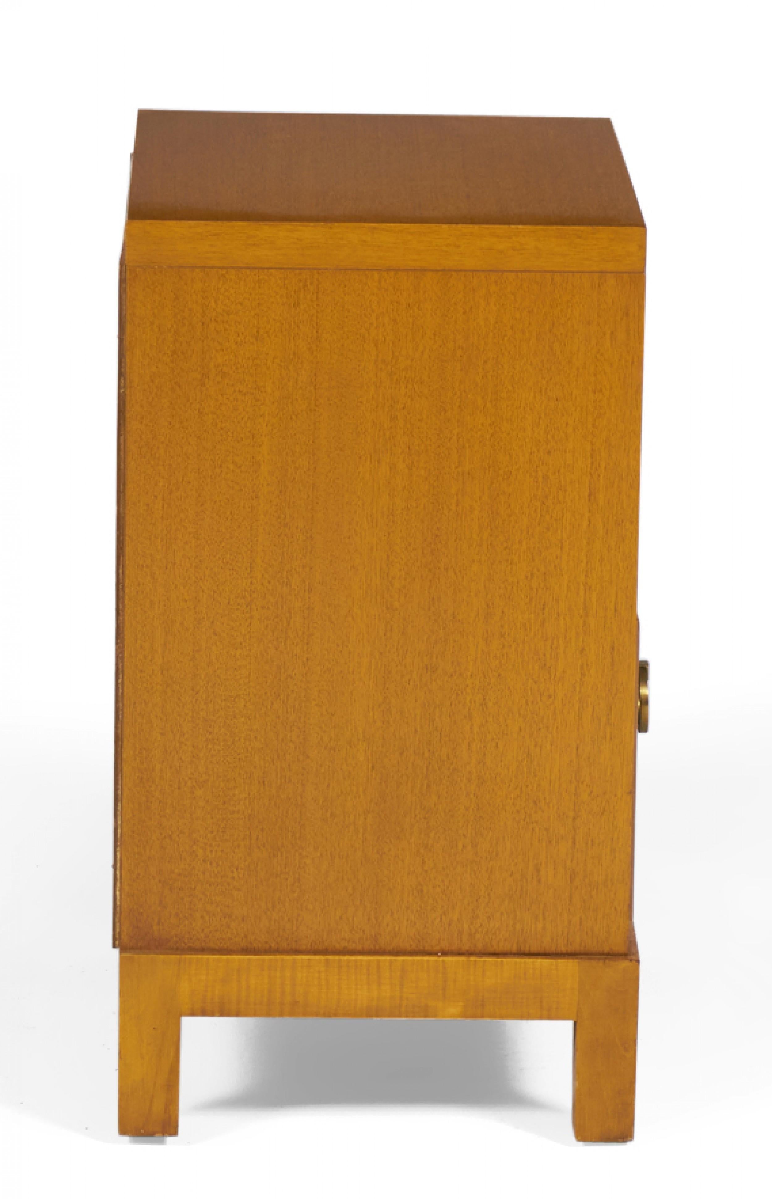 Bois Table de nuit américaine moderne Widdicomb en noyer du milieu du siècle dernier à un tiroir en vente