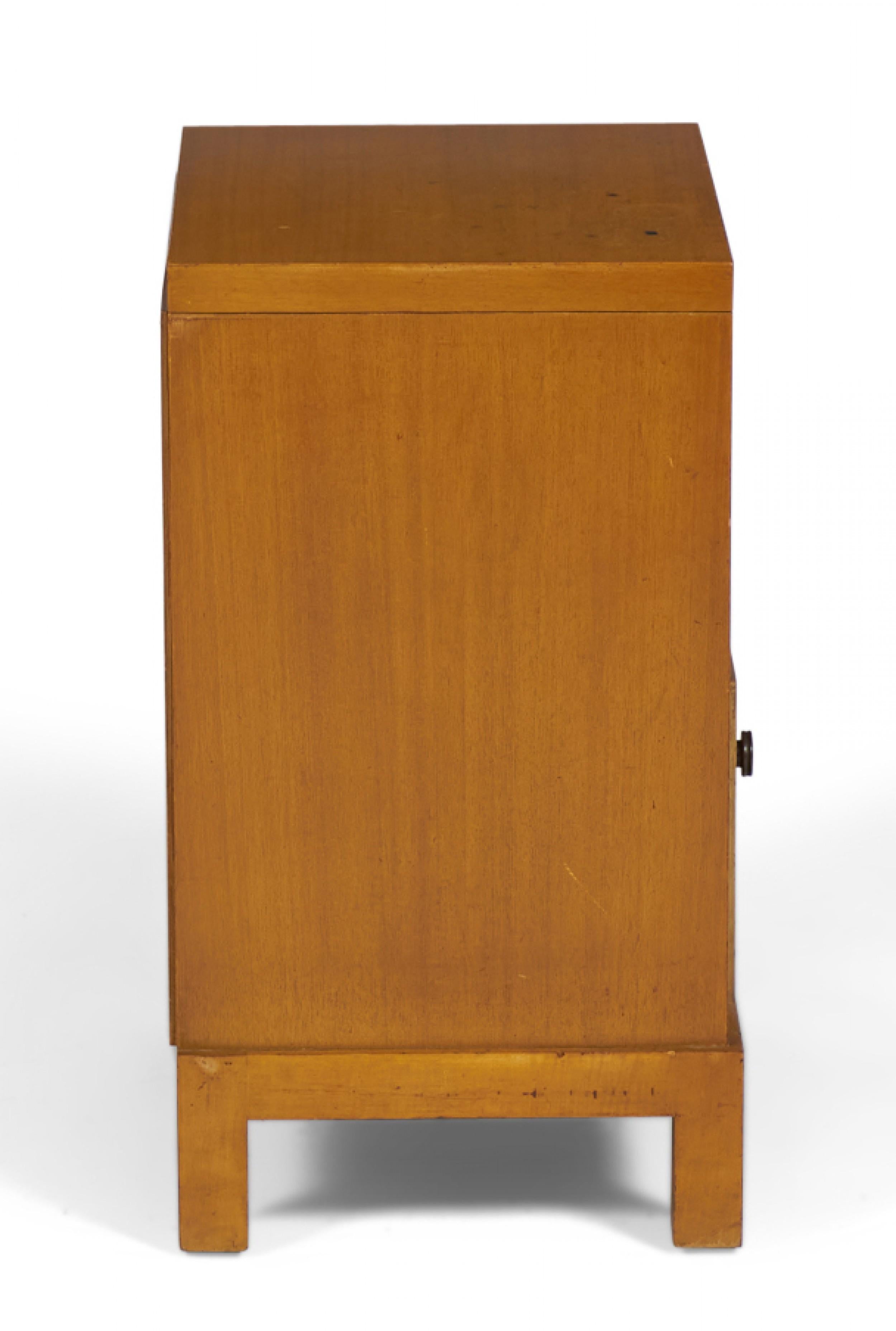 Widdicomb Modern American Mid-Century Walnut Single Drawer Nightstand For Sale 1