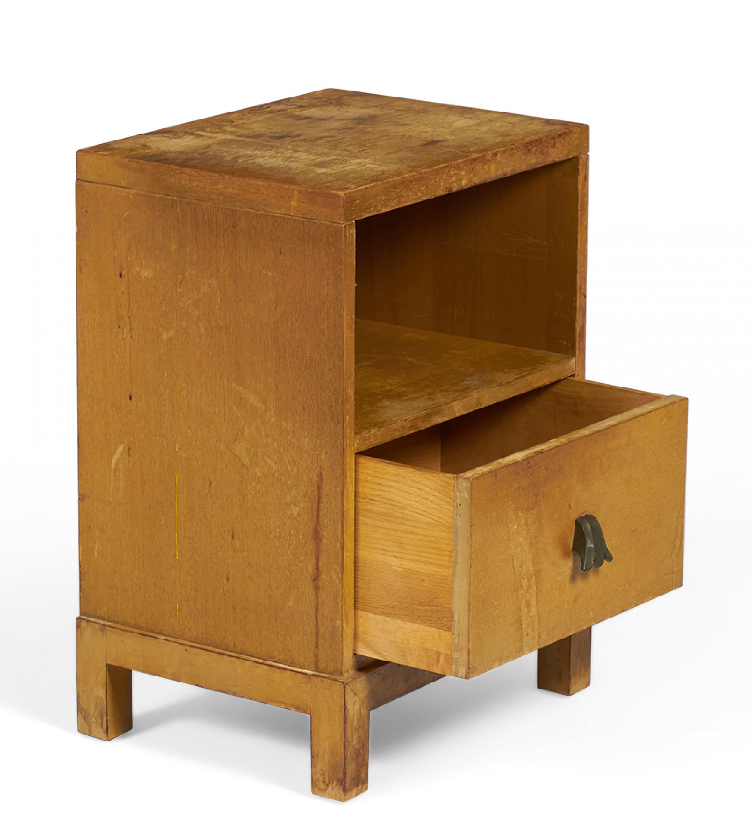 Widdicomb Modern American Mid-Century Walnut Single Drawer Nightstand For Sale 3