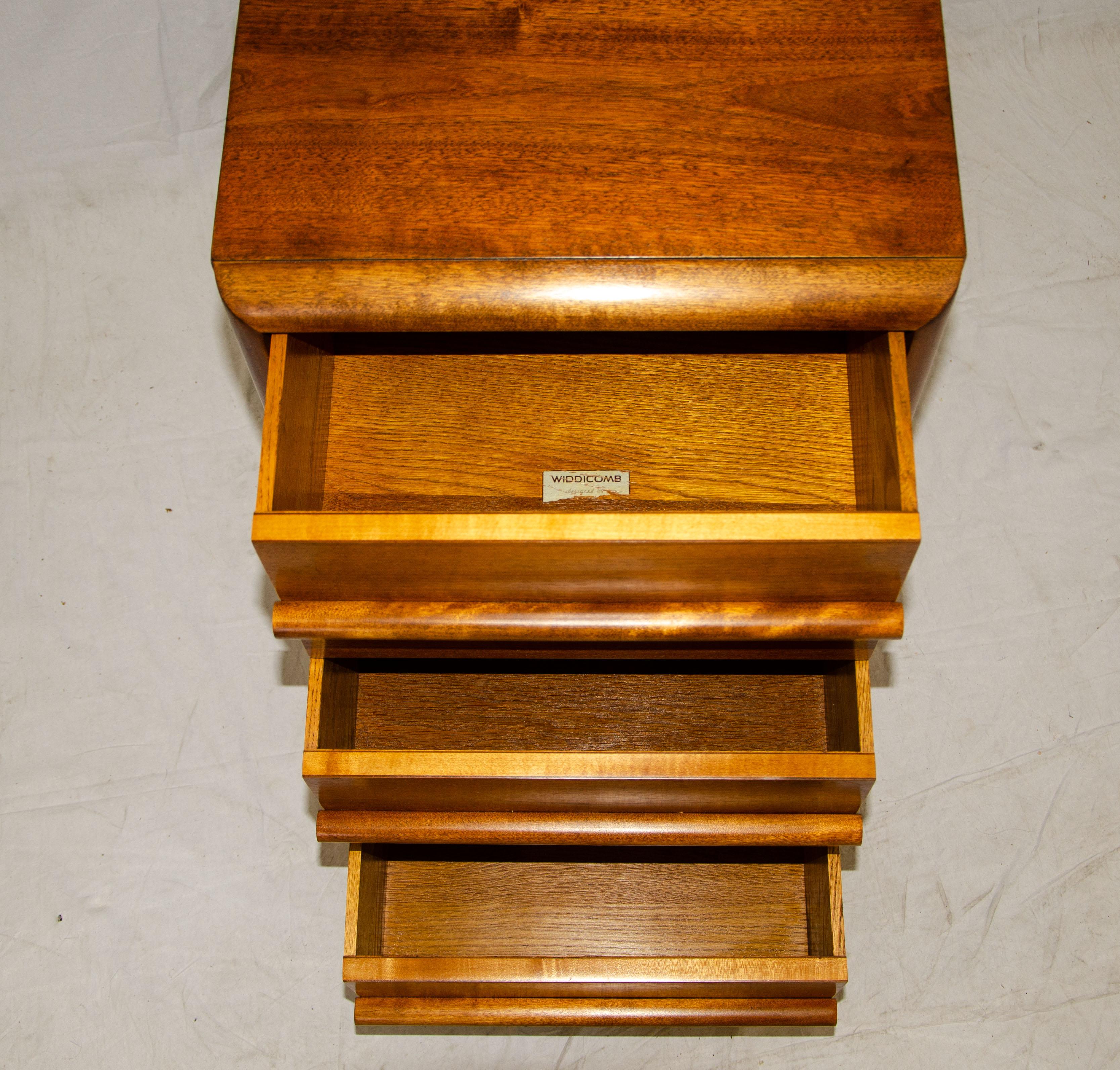 Widdicomb Nightstand Robsjohn-Gibbings In Good Condition For Sale In Crockett, CA