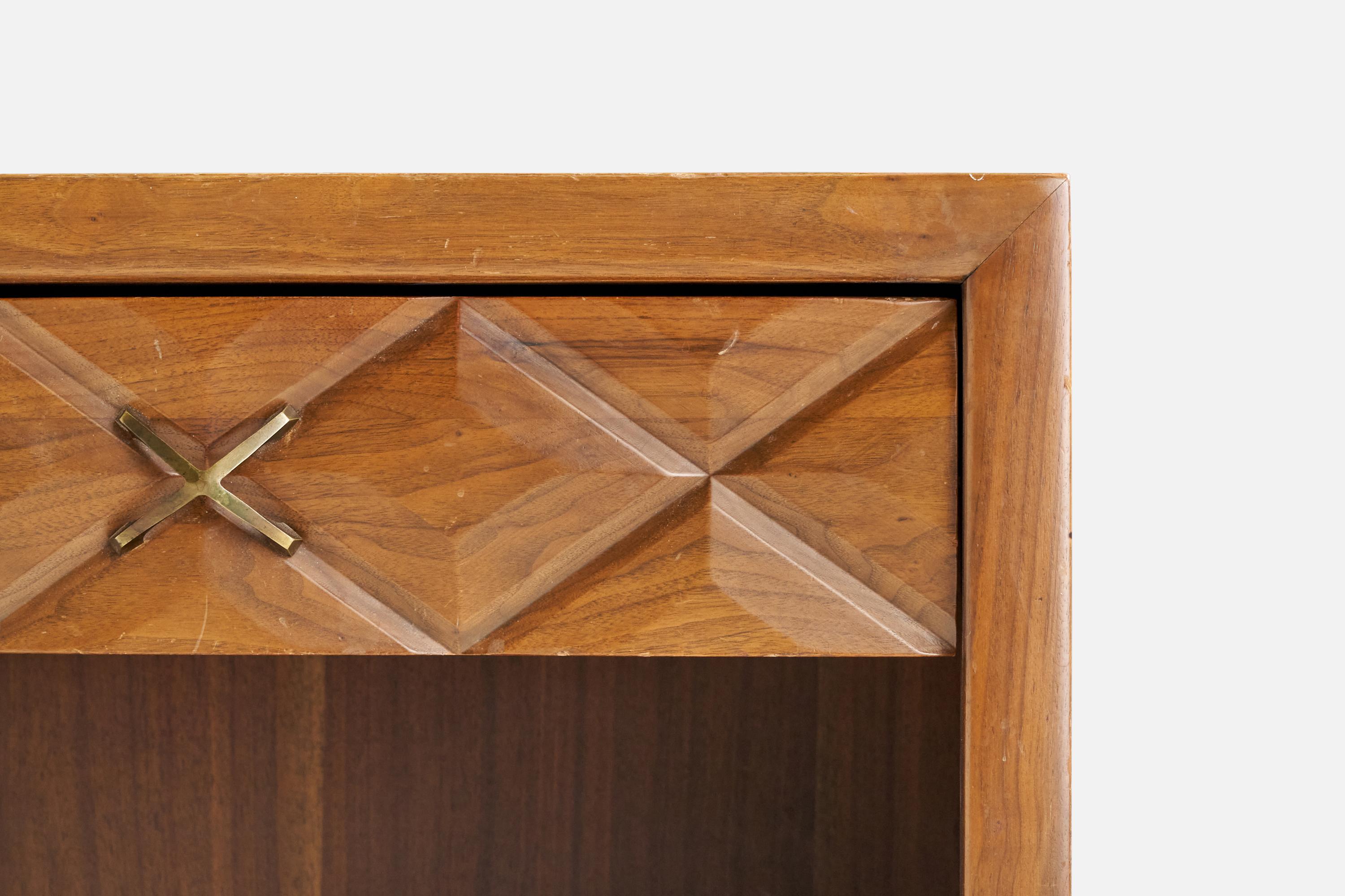 Widdicomb, Nightstand, Walnut, Brass, USA, 1950s In Good Condition For Sale In High Point, NC