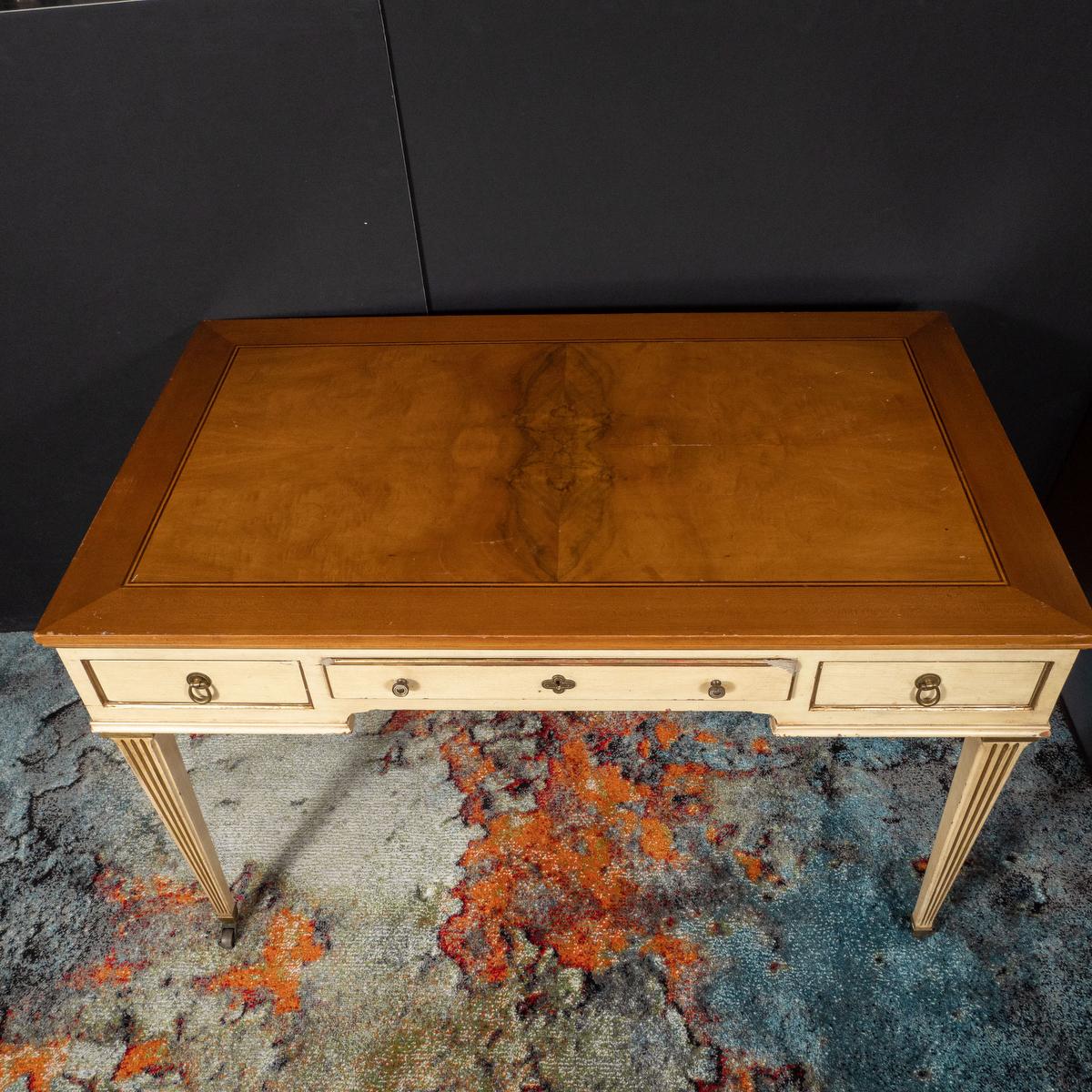 Widdicomb Schreibtisch aus lackiertem und vergoldetem Holz im Angebot 3