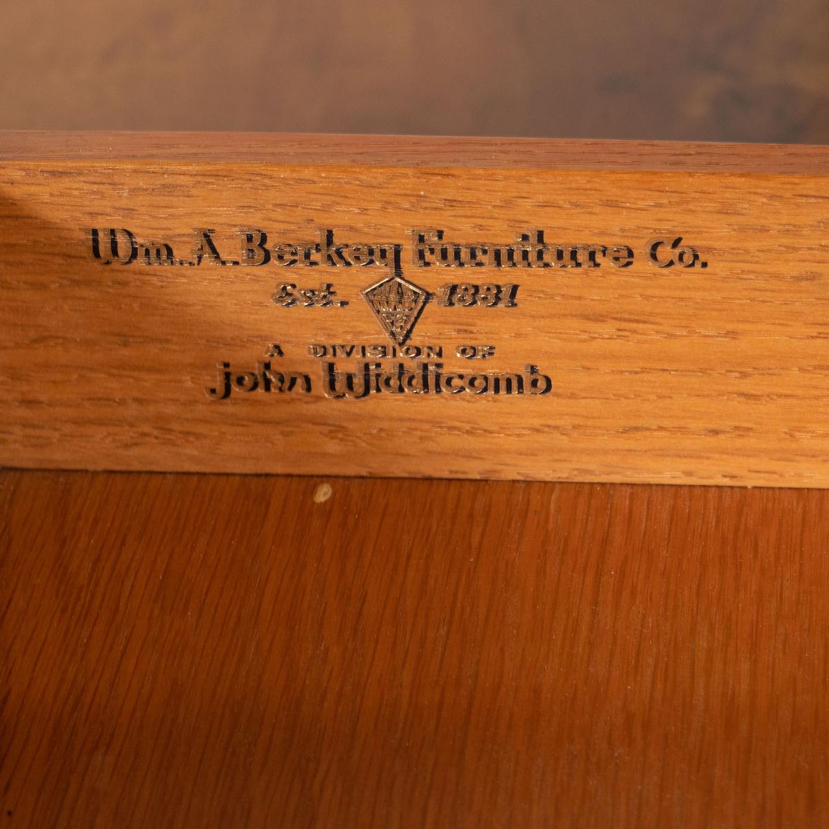 Widdicomb Schreibtisch aus lackiertem und vergoldetem Holz im Angebot 13