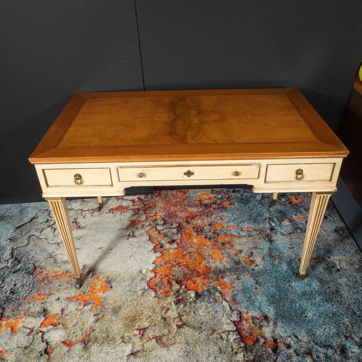Widdicomb Schreibtisch aus lackiertem und vergoldetem Holz im Angebot 1