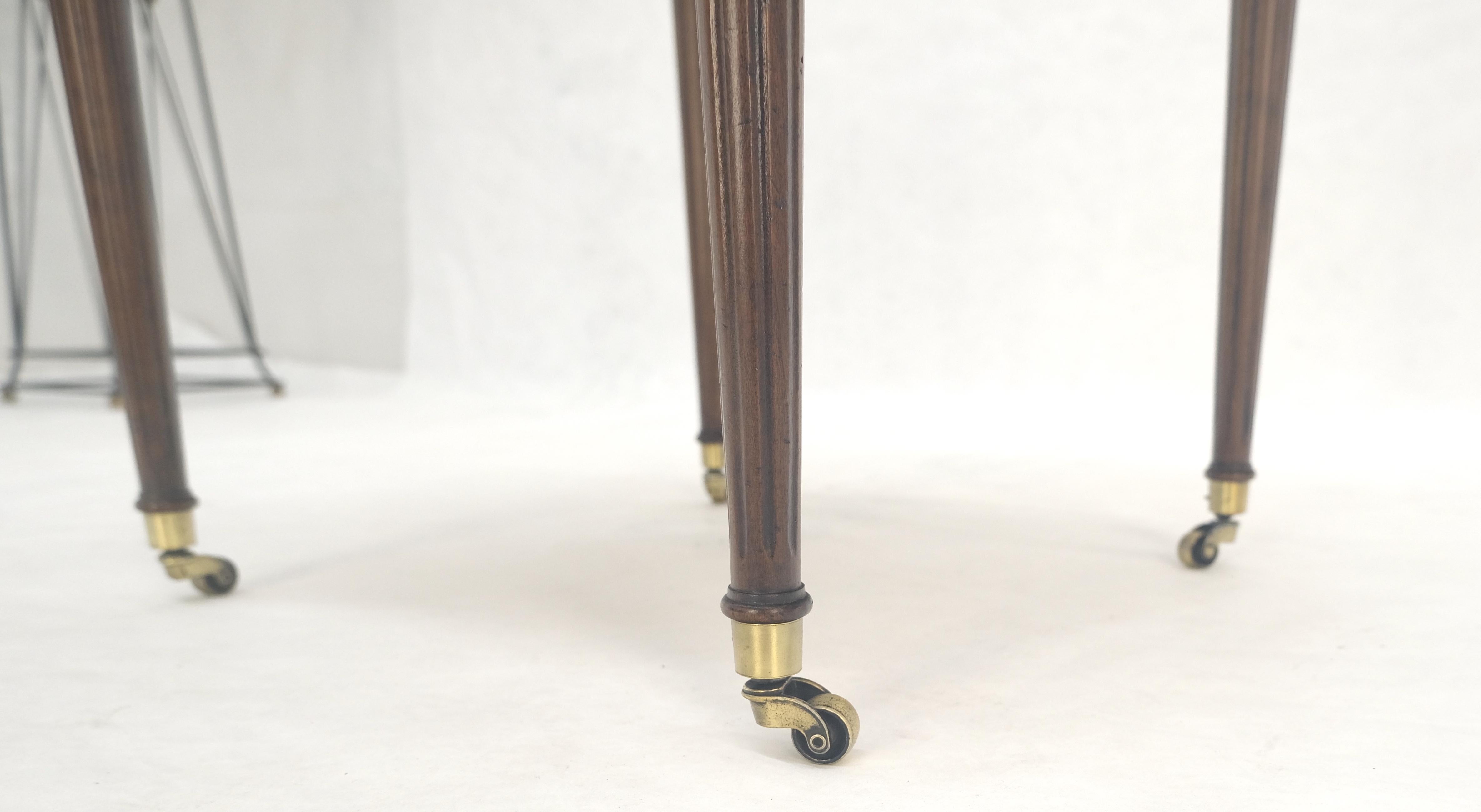 Widdicomb Round Brass Gallery Top Fluted Legs Lamp Side Table on Casters MINT en vente 4