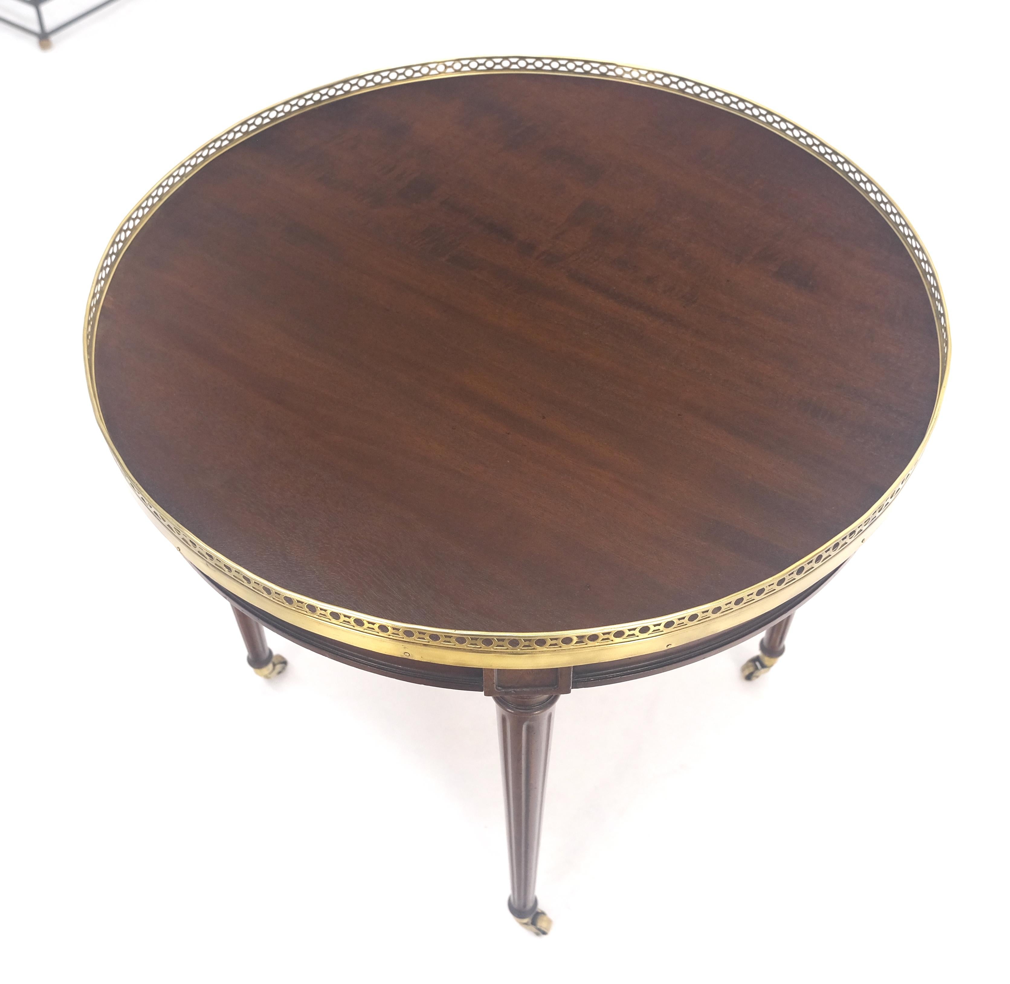 Widdicomb Round Brass Gallery Top Fluted Legs Lamp Side Table on Casters MINT en vente 5