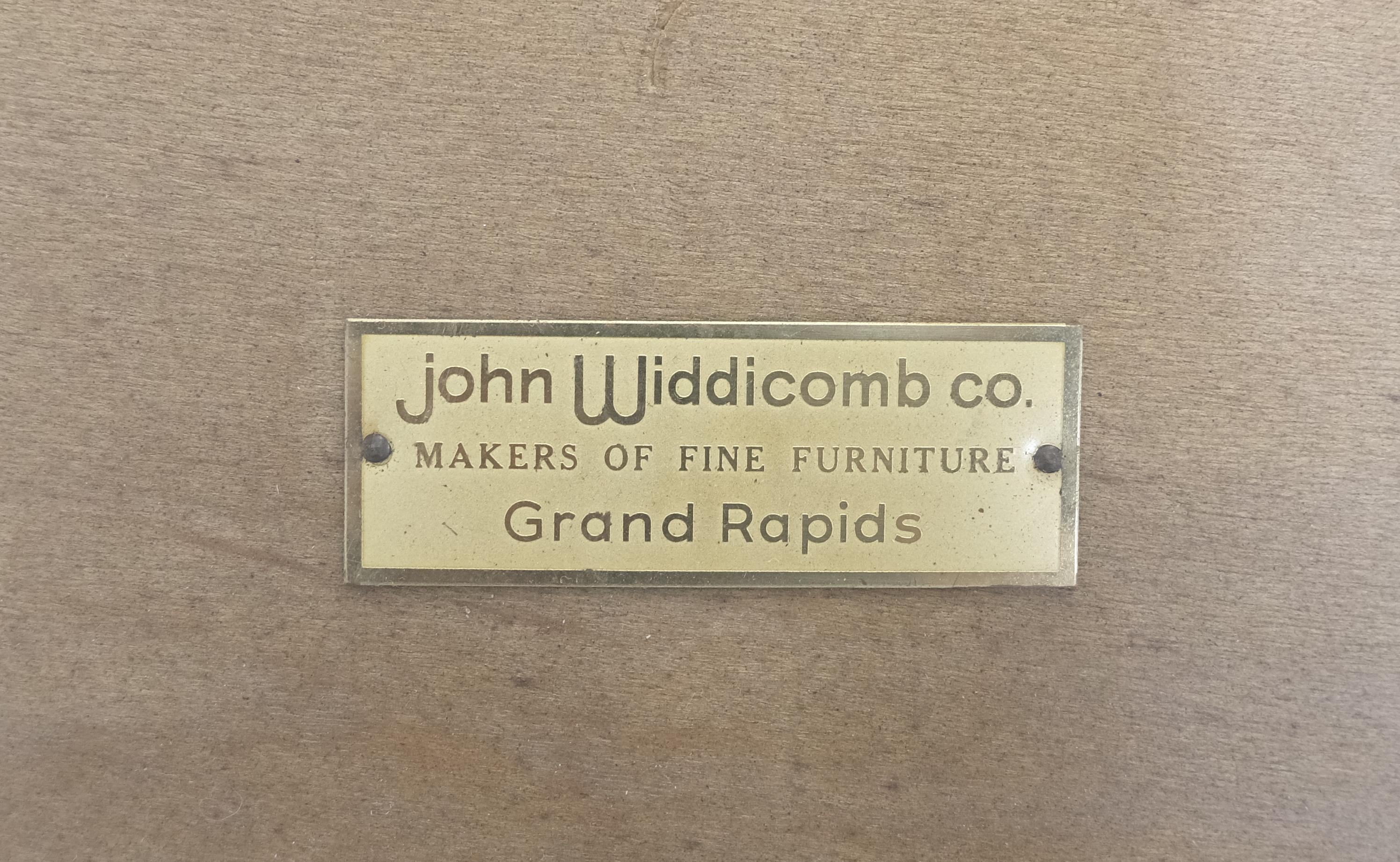 Widdicomb Round Brass Gallery Top Fluted Legs Lamp Side Table on Casters MINT en vente 6