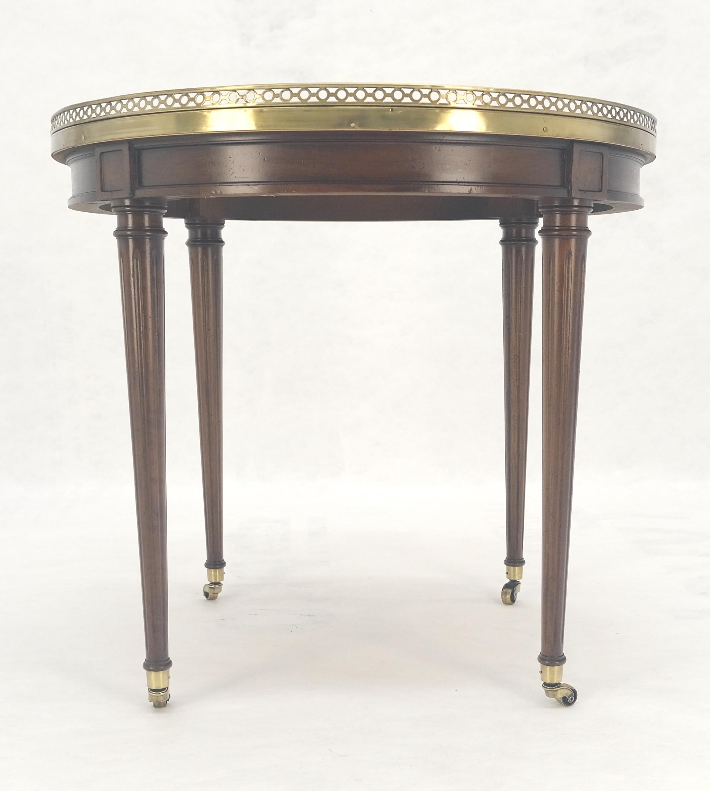 Américain Widdicomb Round Brass Gallery Top Fluted Legs Lamp Side Table on Casters MINT en vente