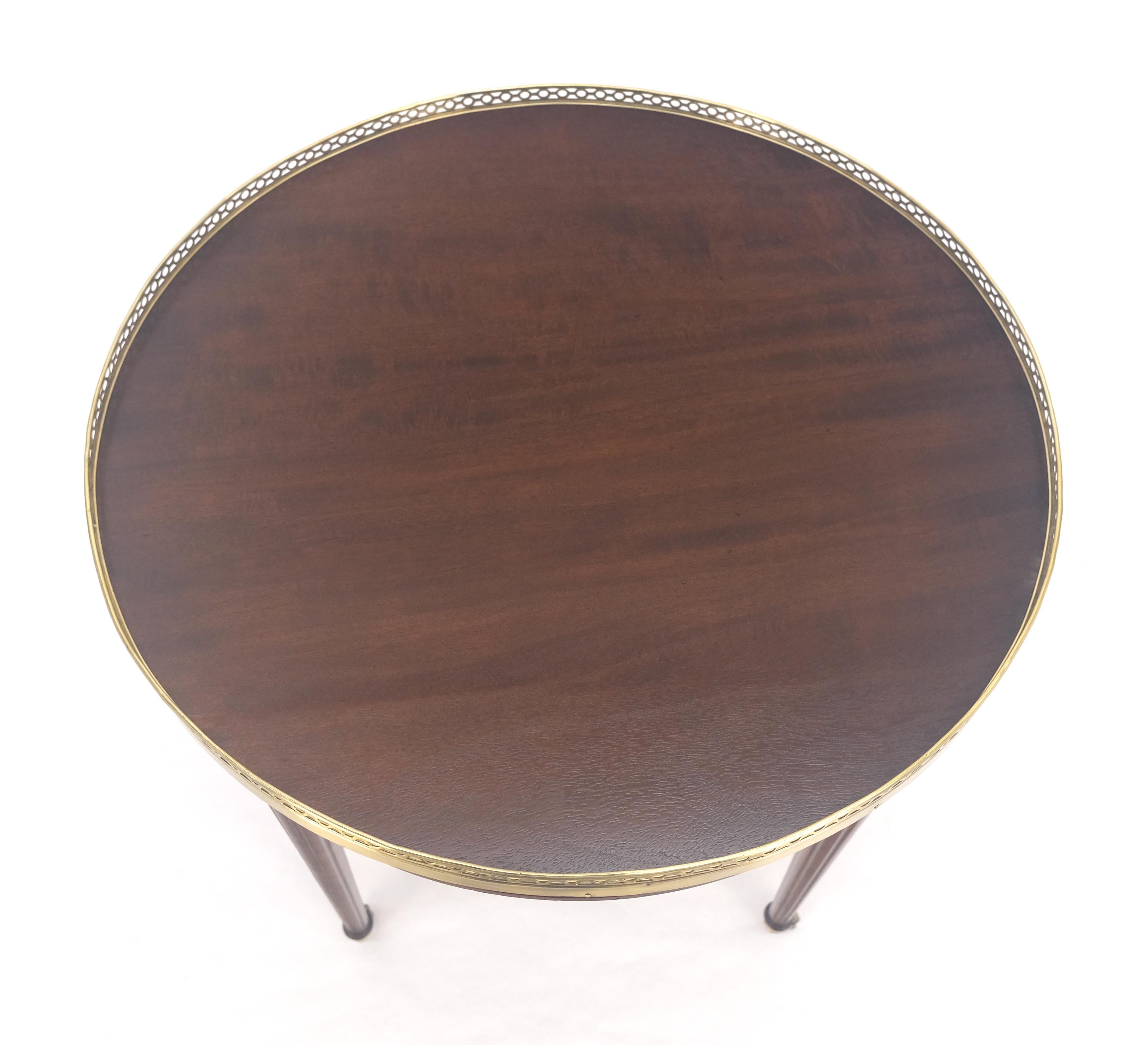 Laiton Widdicomb Round Brass Gallery Top Fluted Legs Lamp Side Table on Casters MINT en vente