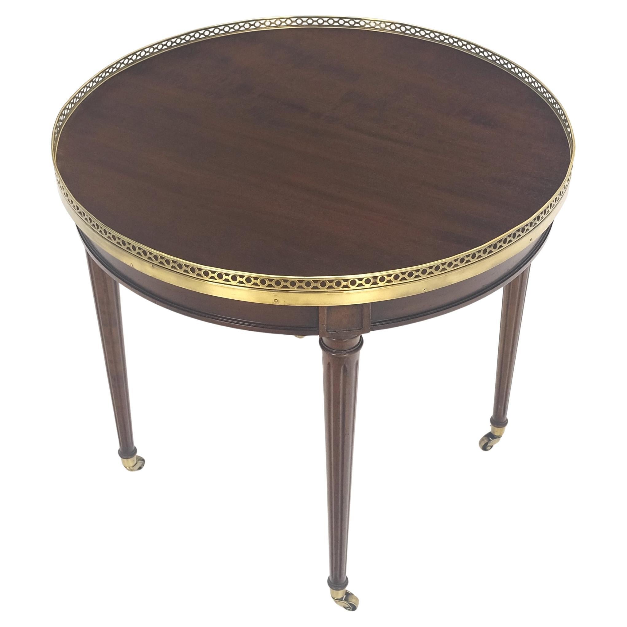 Widdicomb Round Brass Gallery Top Fluted Legs Lamp Side Table on Casters MINT en vente