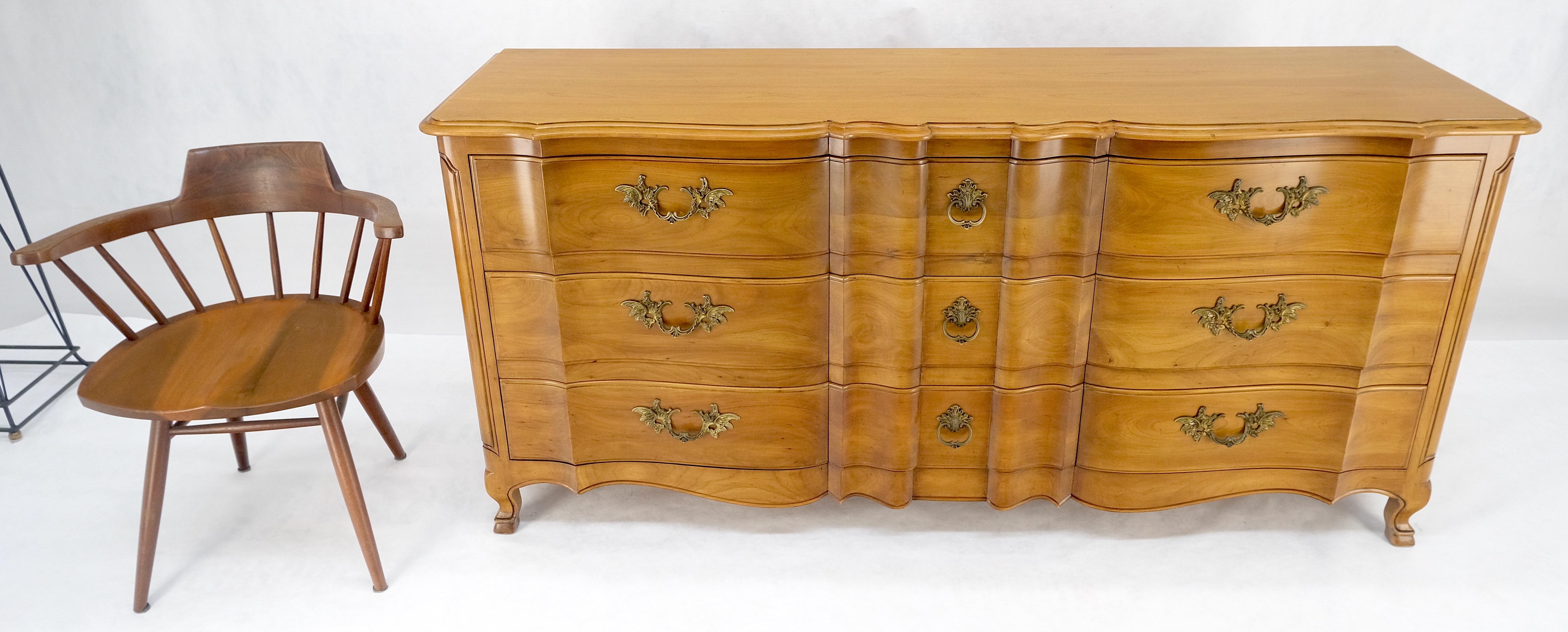 Widdicomb Solid Cherry 9 Drawers Serpentine Front Country French Dresser MINT! In Good Condition For Sale In Rockaway, NJ