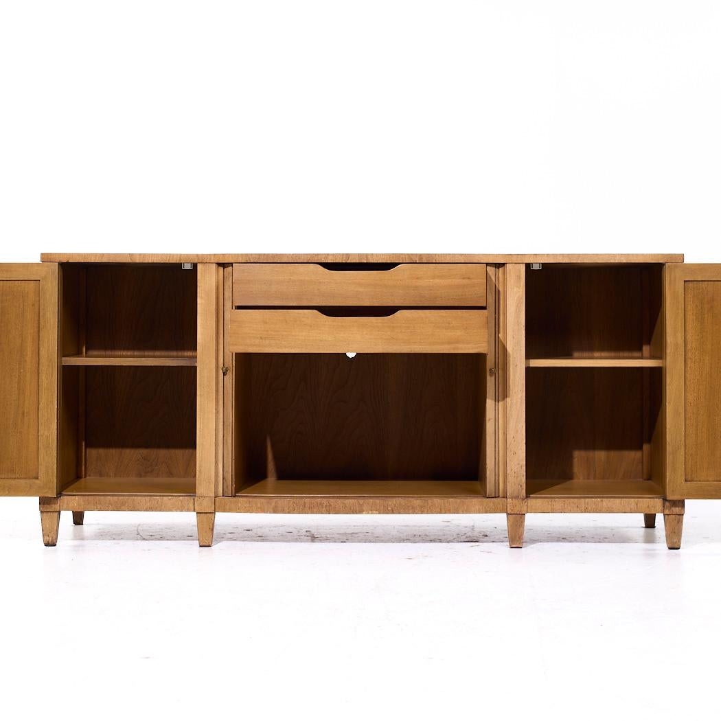 Mogano Credenza con anta a tamburo in mogano sbiancato stile Widdicomb della metà del secolo scorso in vendita