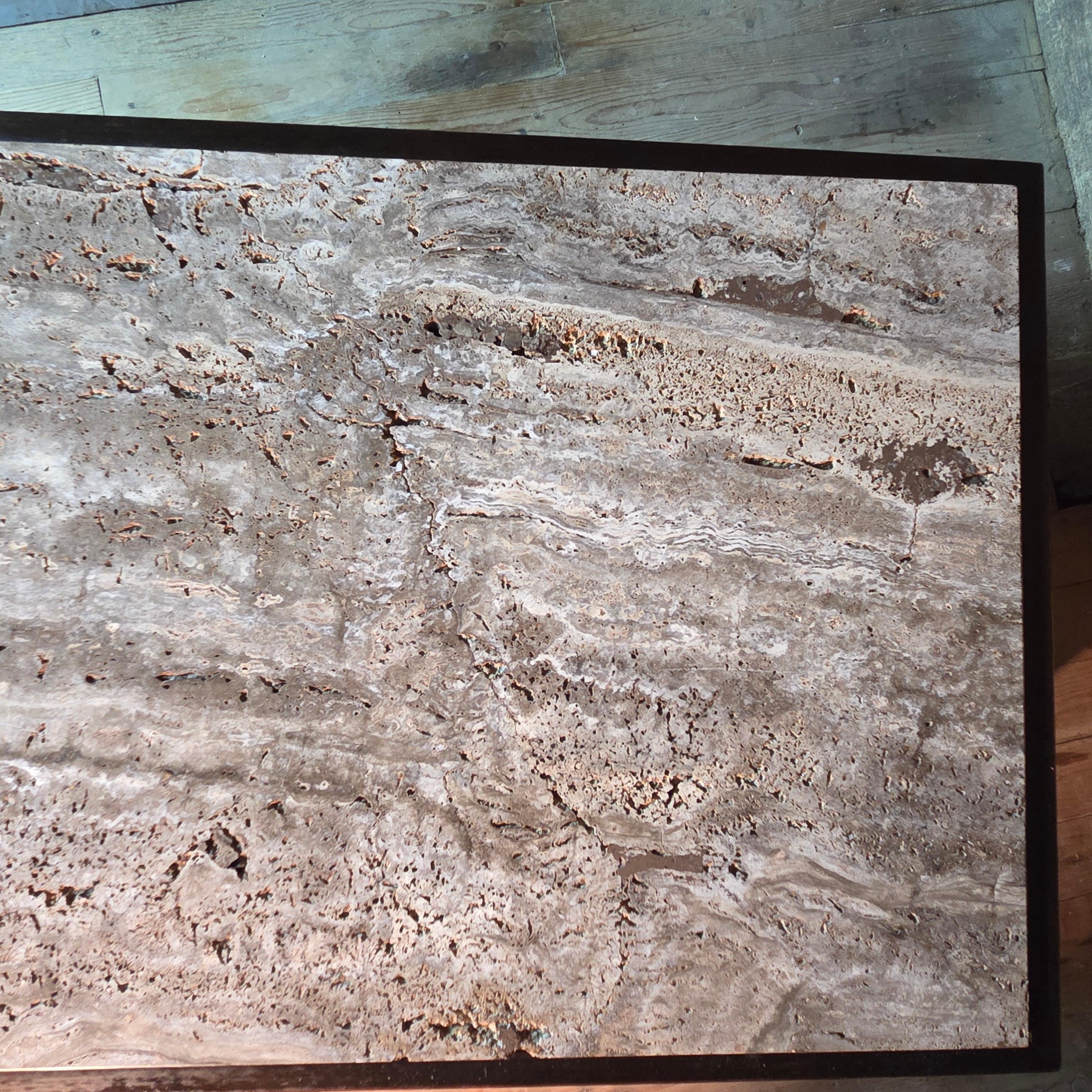 Table basse à trois tiroirs en travertin Widdicomb, 1963 en vente 4