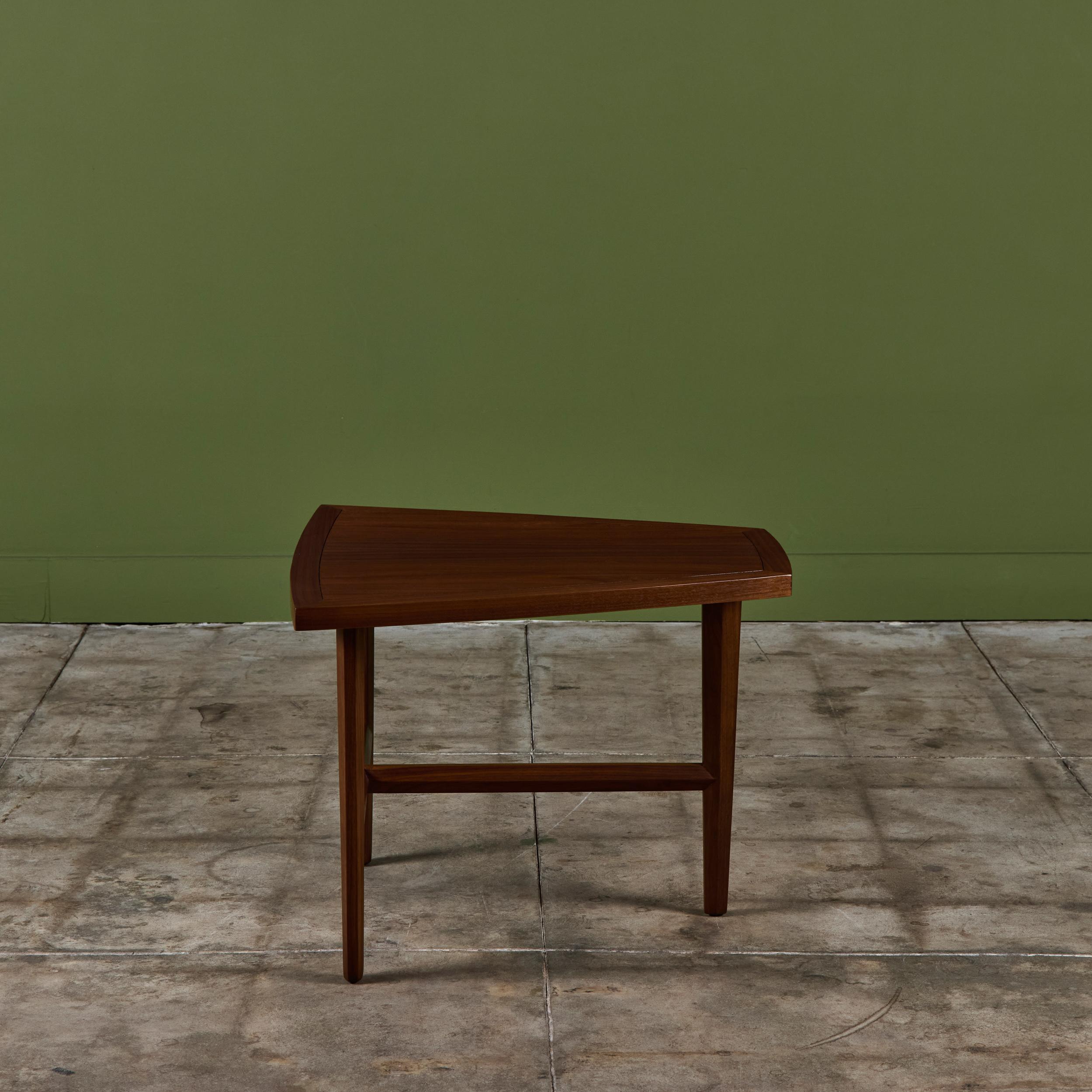 Americano Tavolino trapezoidale Widdicomb in vendita