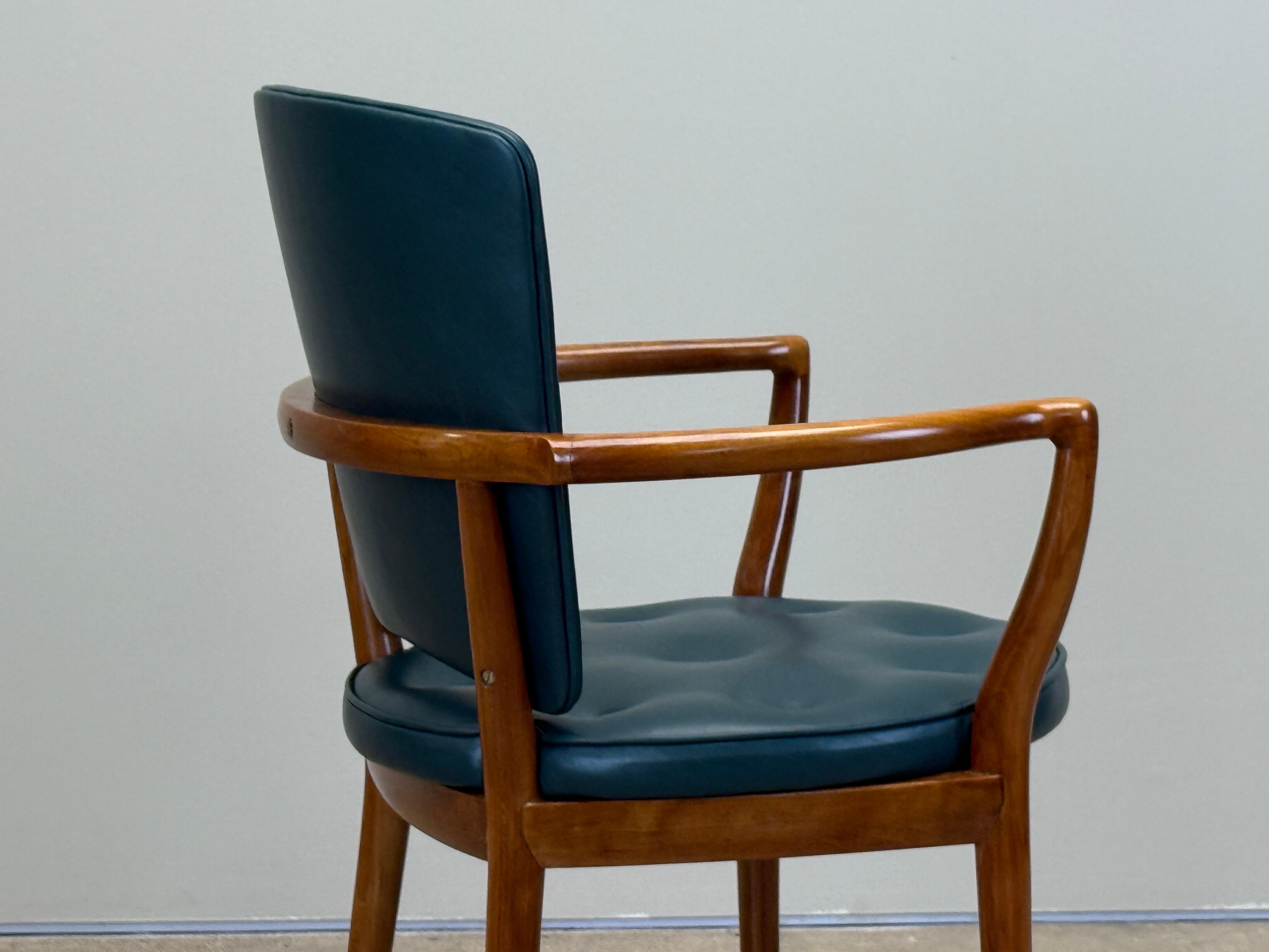 Fauteuil / chaise de bureau Widdicomb en noyer en vente 6