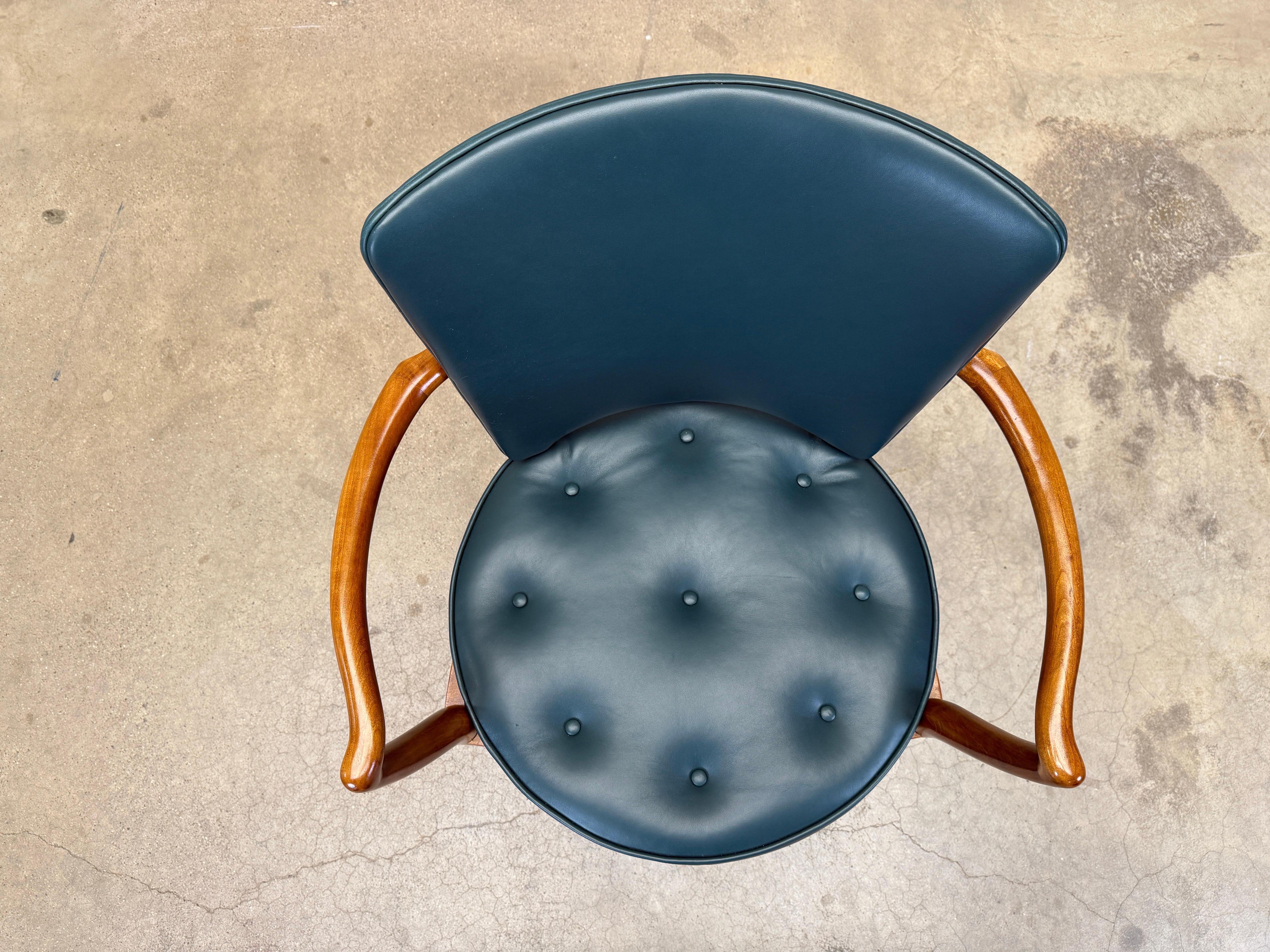 Fauteuil / chaise de bureau Widdicomb en noyer en vente 9
