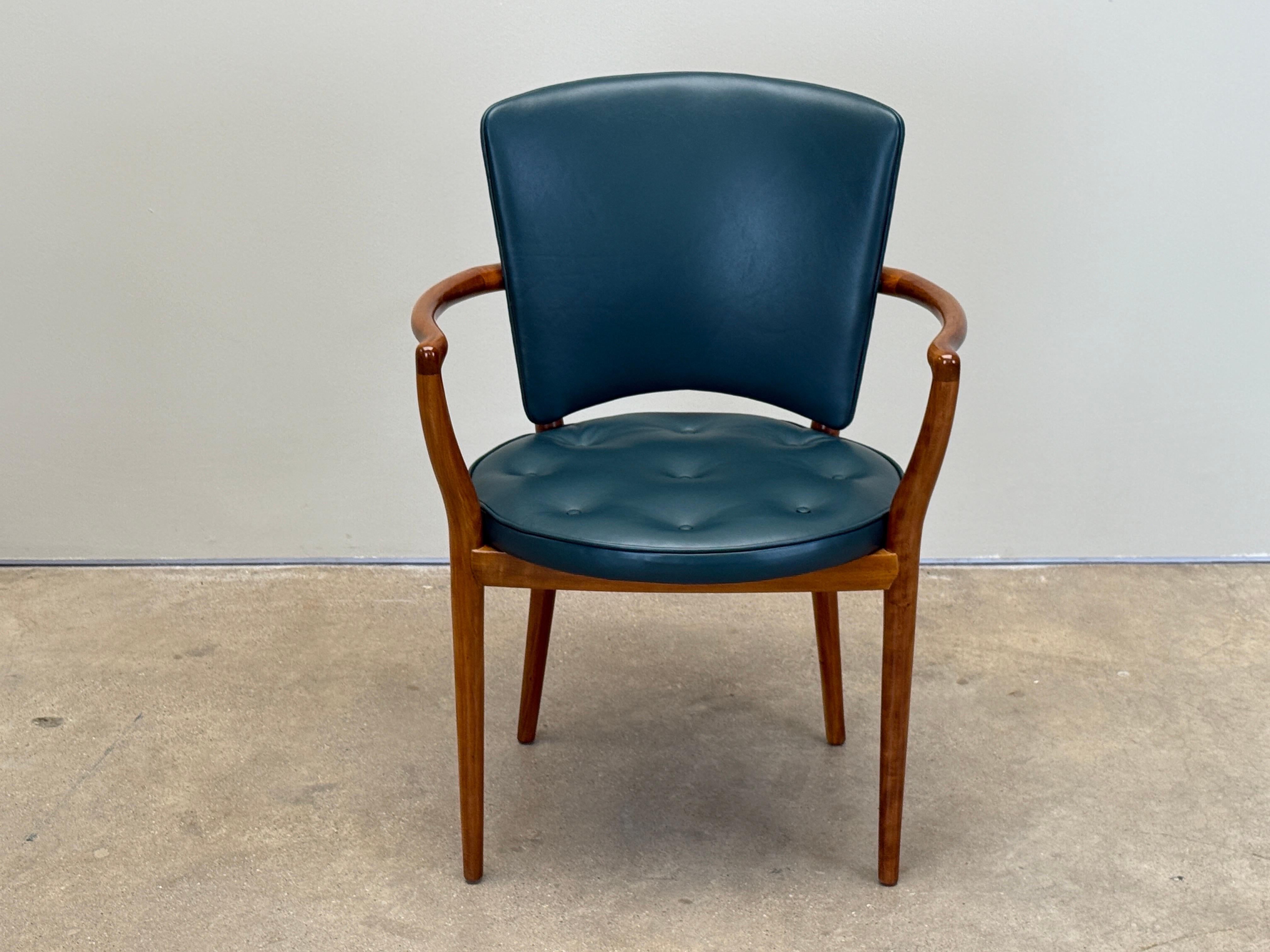 Fauteuil / chaise de bureau Widdicomb en noyer Bon état - En vente à Dallas, TX