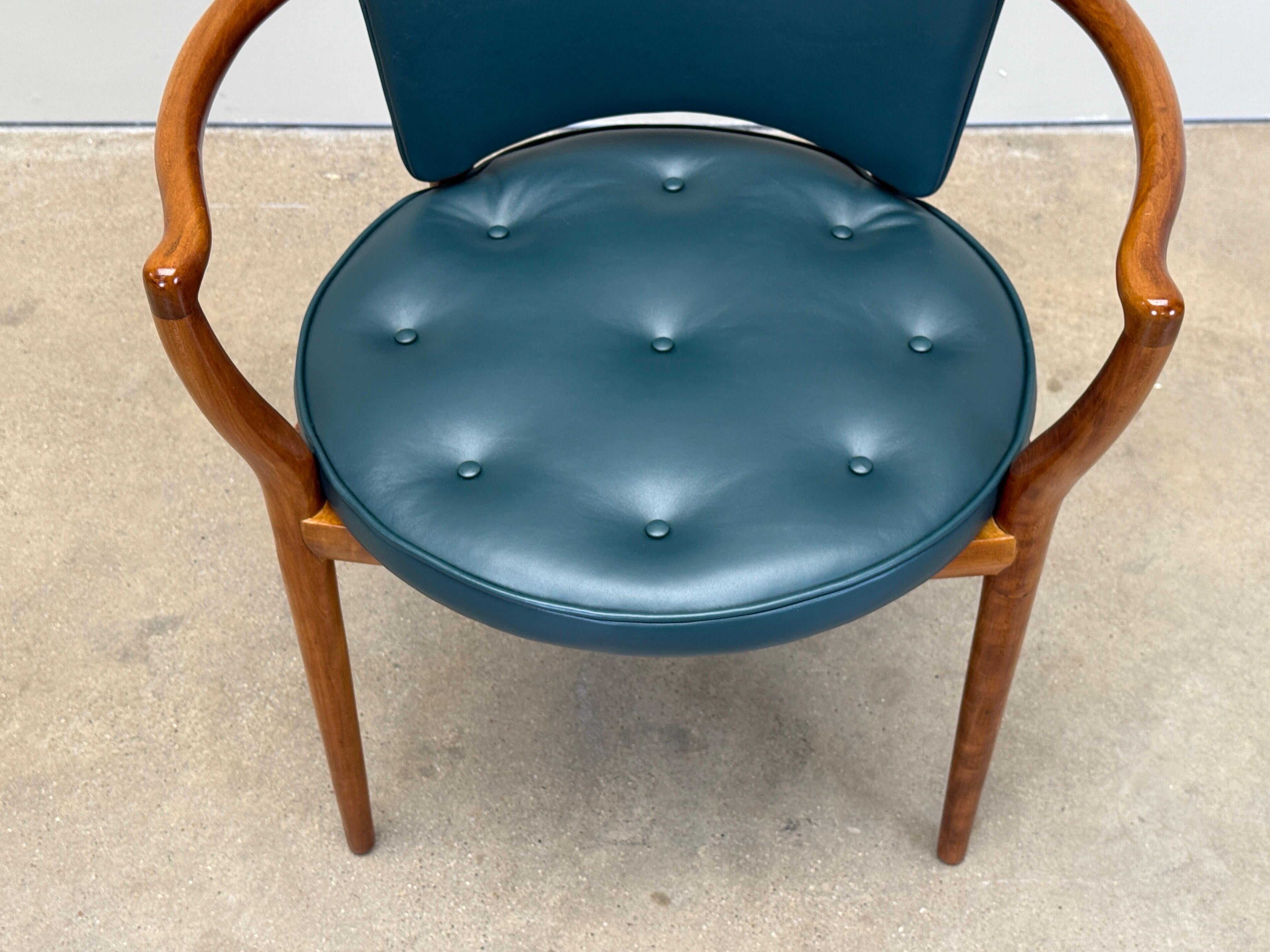 Fauteuil / chaise de bureau Widdicomb en noyer en vente 3