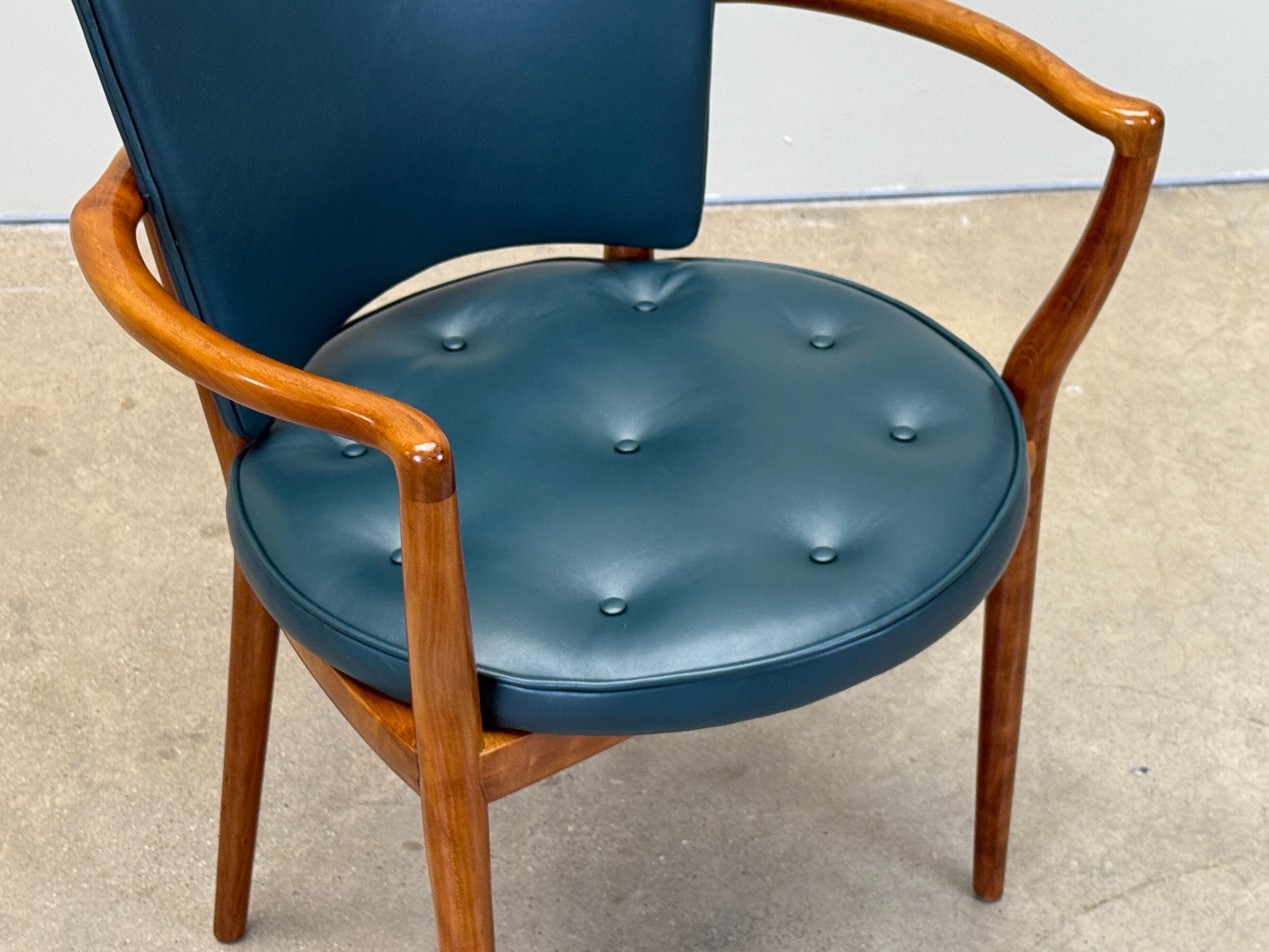 Fauteuil / chaise de bureau Widdicomb en noyer en vente 4