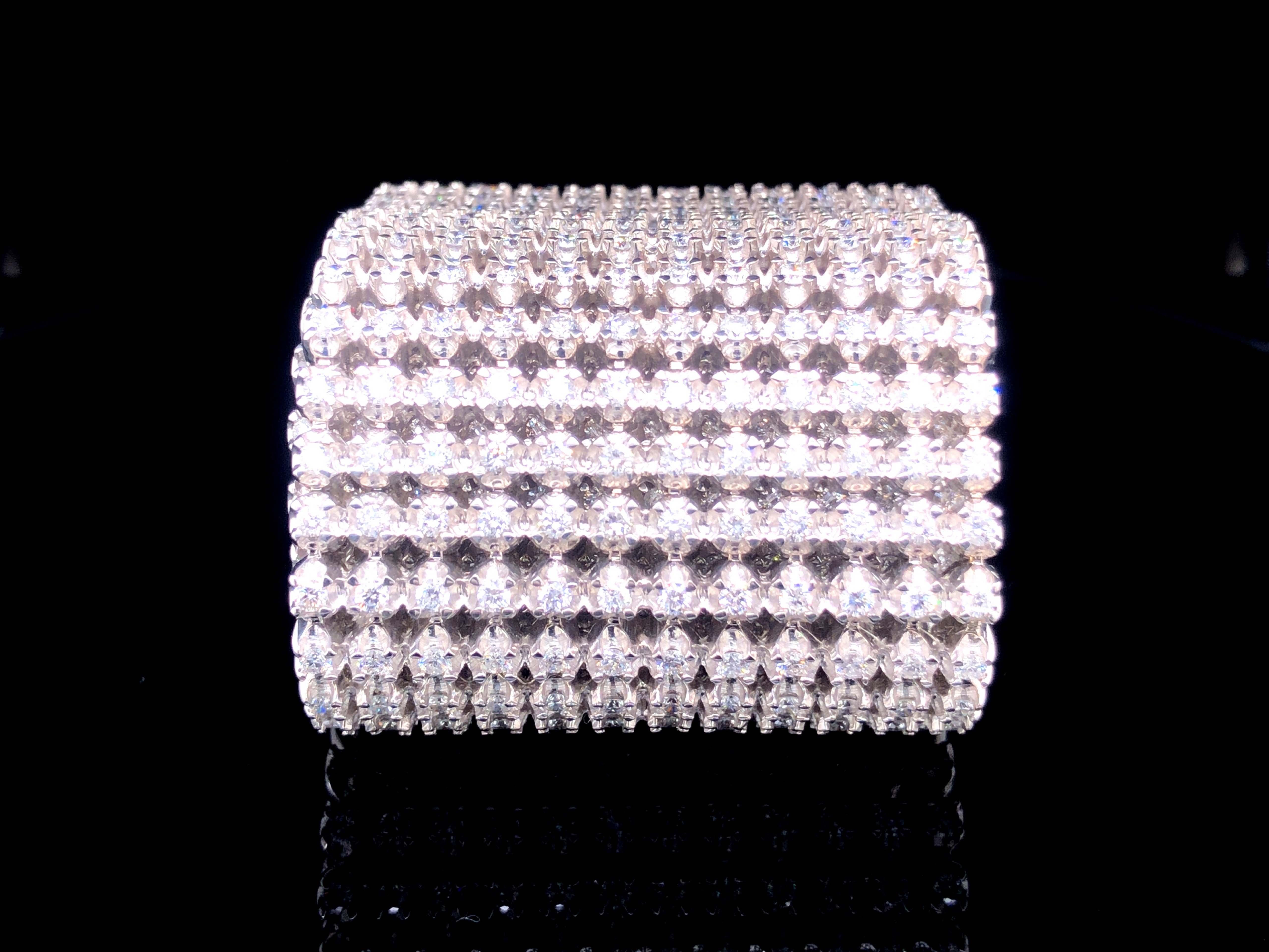 Wide 12-Row Diamond Bracelet, 20 Carat, 672 Diamonds, 18 Karat White Gold For Sale 2